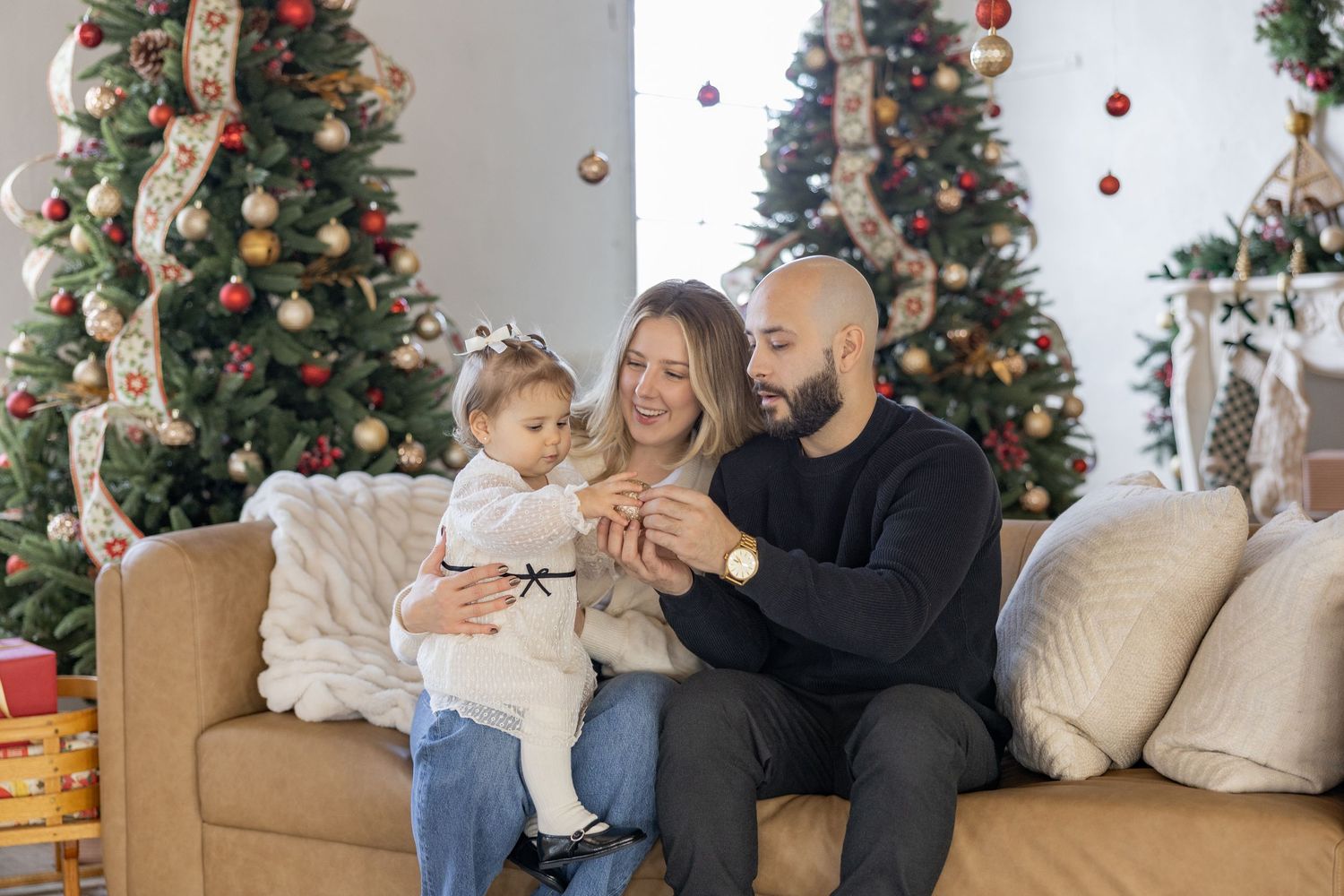 Christmas Minis Photos at Millworks Creative in Hamilton, Ontario.