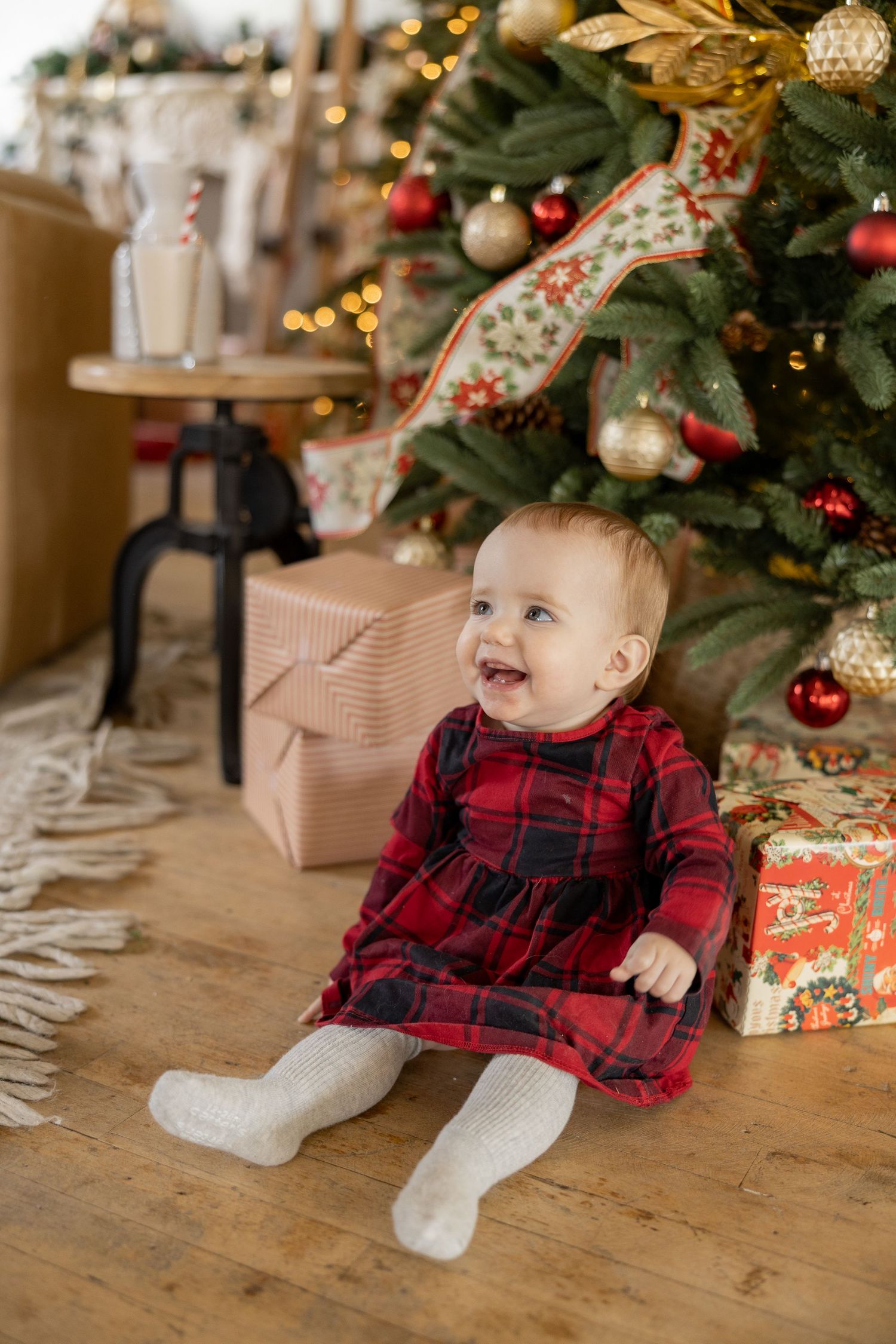 Christmas Minis Photos at Millworks Creative in Hamilton, Ontario.