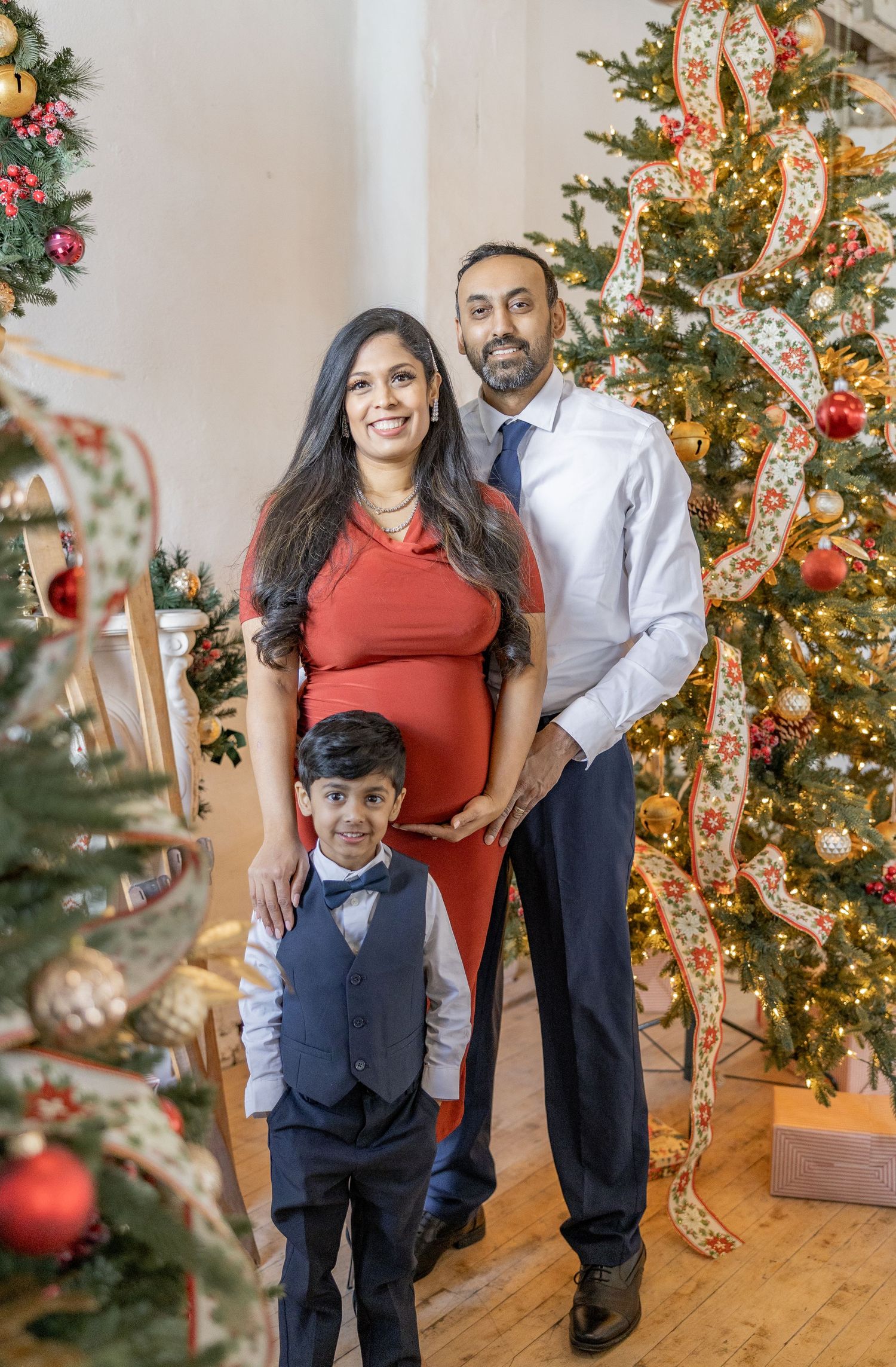 Christmas Minis Photos at Millworks Creative in Hamilton, Ontario.