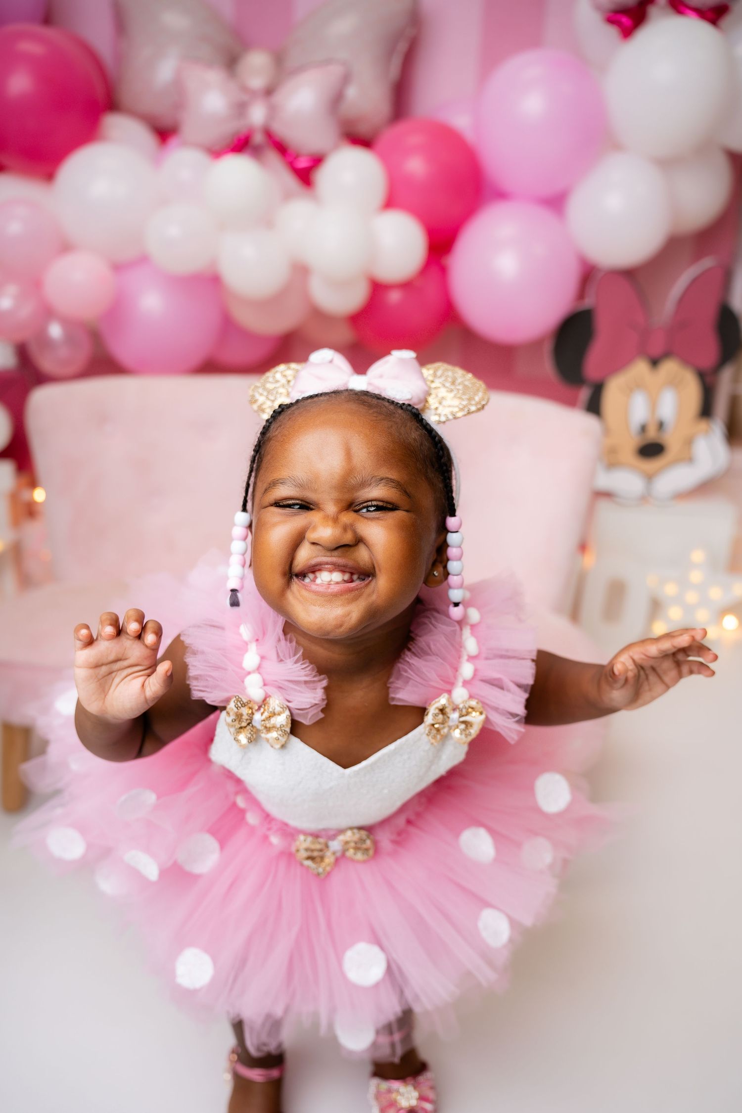 Metro Detroit children photographer Pink balloon decorations and tulle create a magical princess-themed photo setting.