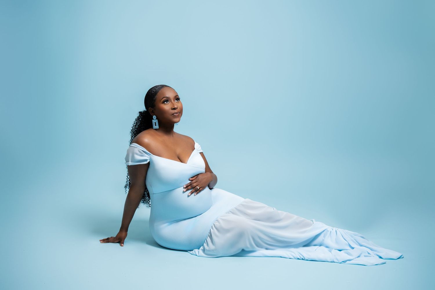 Metro Detroit maternity photographer capturing an expecting mother in studio