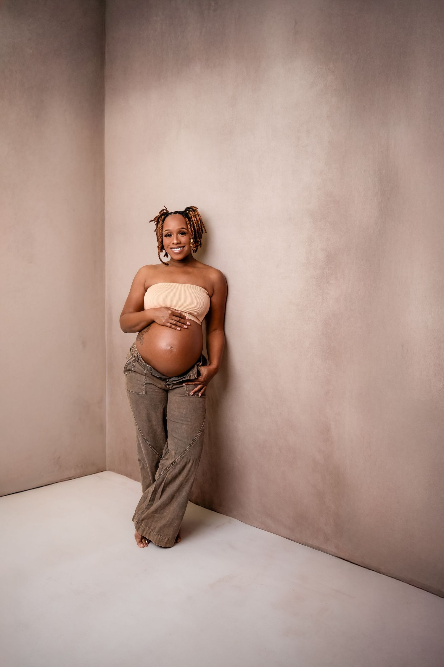 Metro Detroit maternity photographer capturing an expecting mother in studio