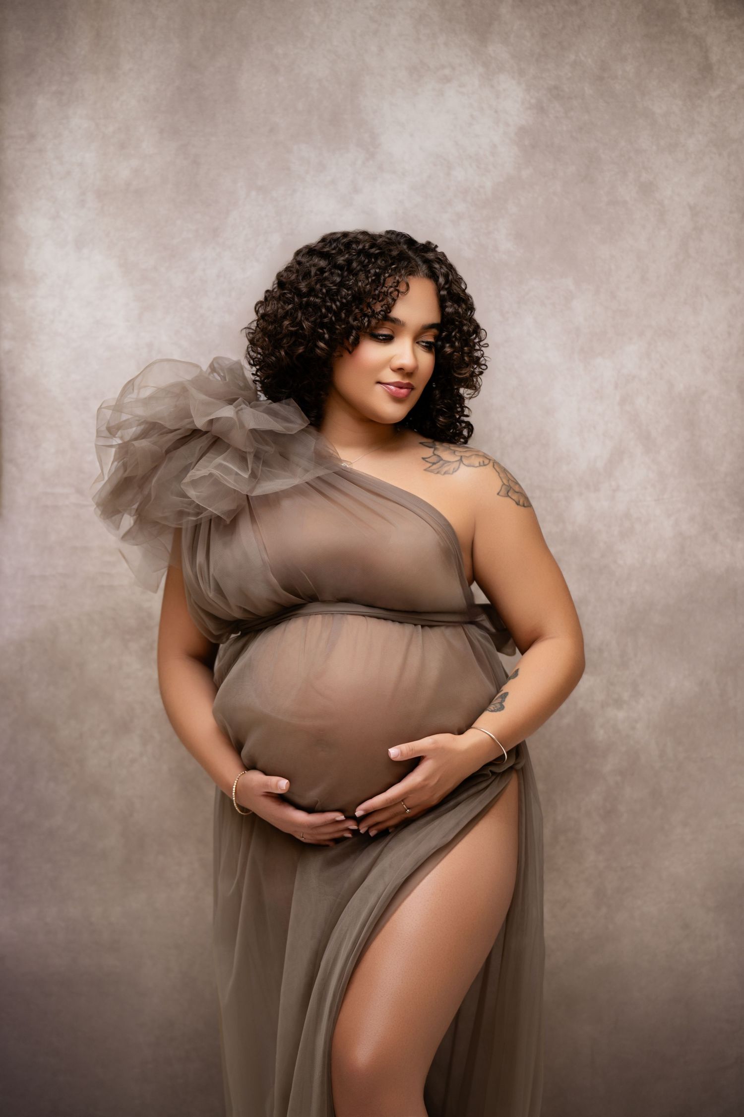 Metro Detroit maternity photographer capturing an expecting mother in studio