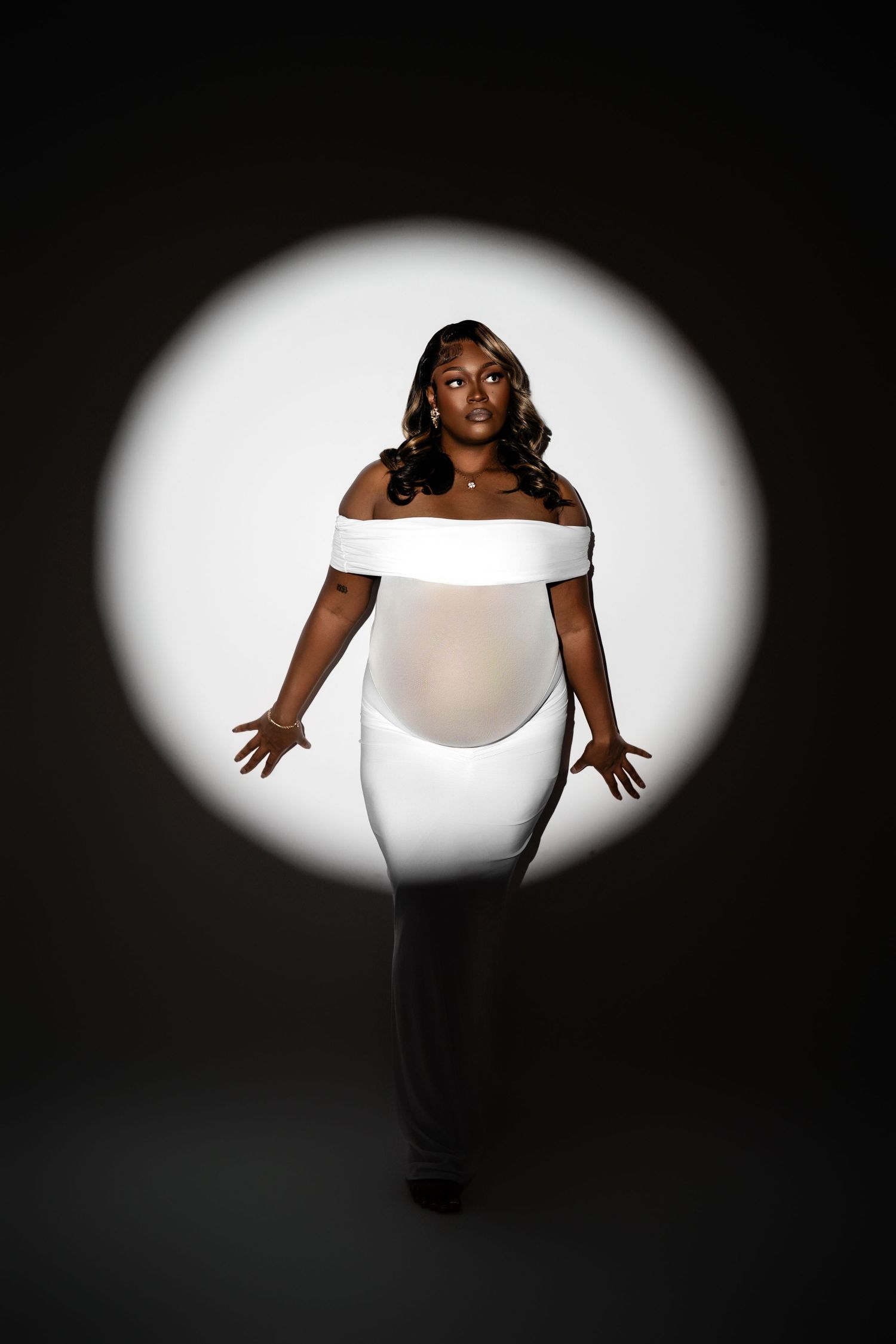 Metro Detroit maternity photographer capturing an expecting mother in studio