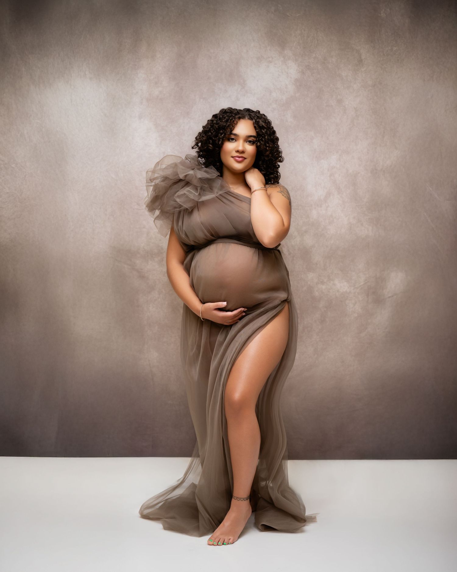 Metro Detroit maternity photographer capturing an expecting mother in studio