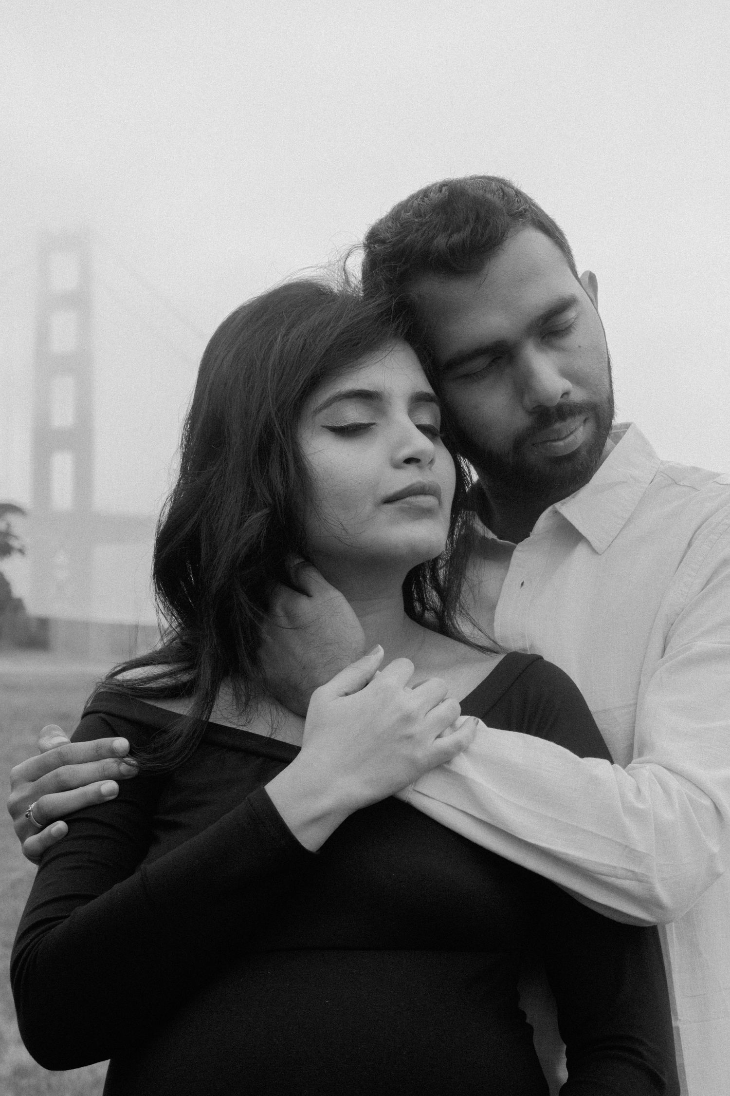 Romantic black and white portrait series with the Golden Gate Bridge in the background.