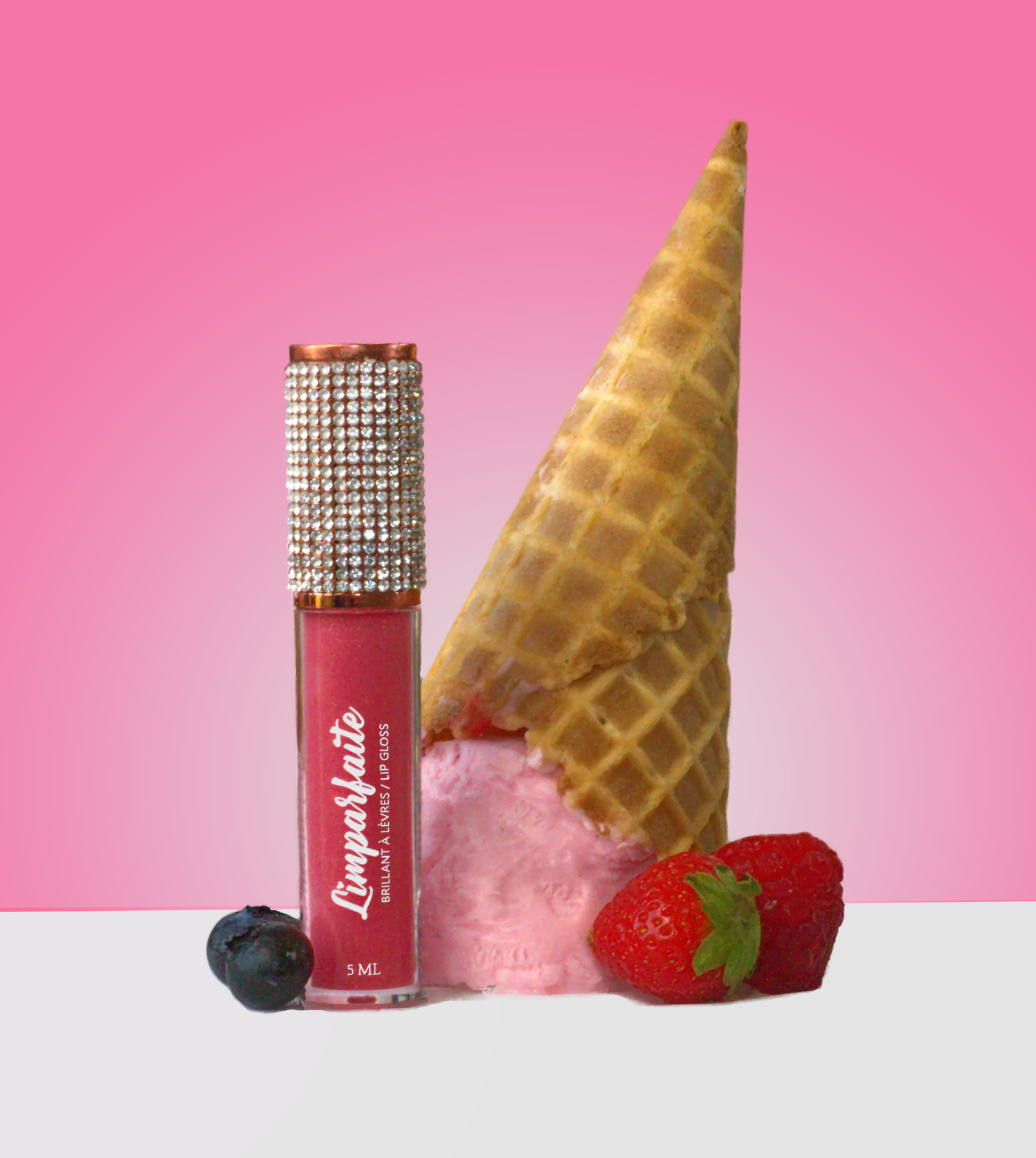 Photographie commerciale d'un gloss pour les lèvre de la Boutique l'Imparfaite au Québec. Gloss à saveur de baies et crème glacé
