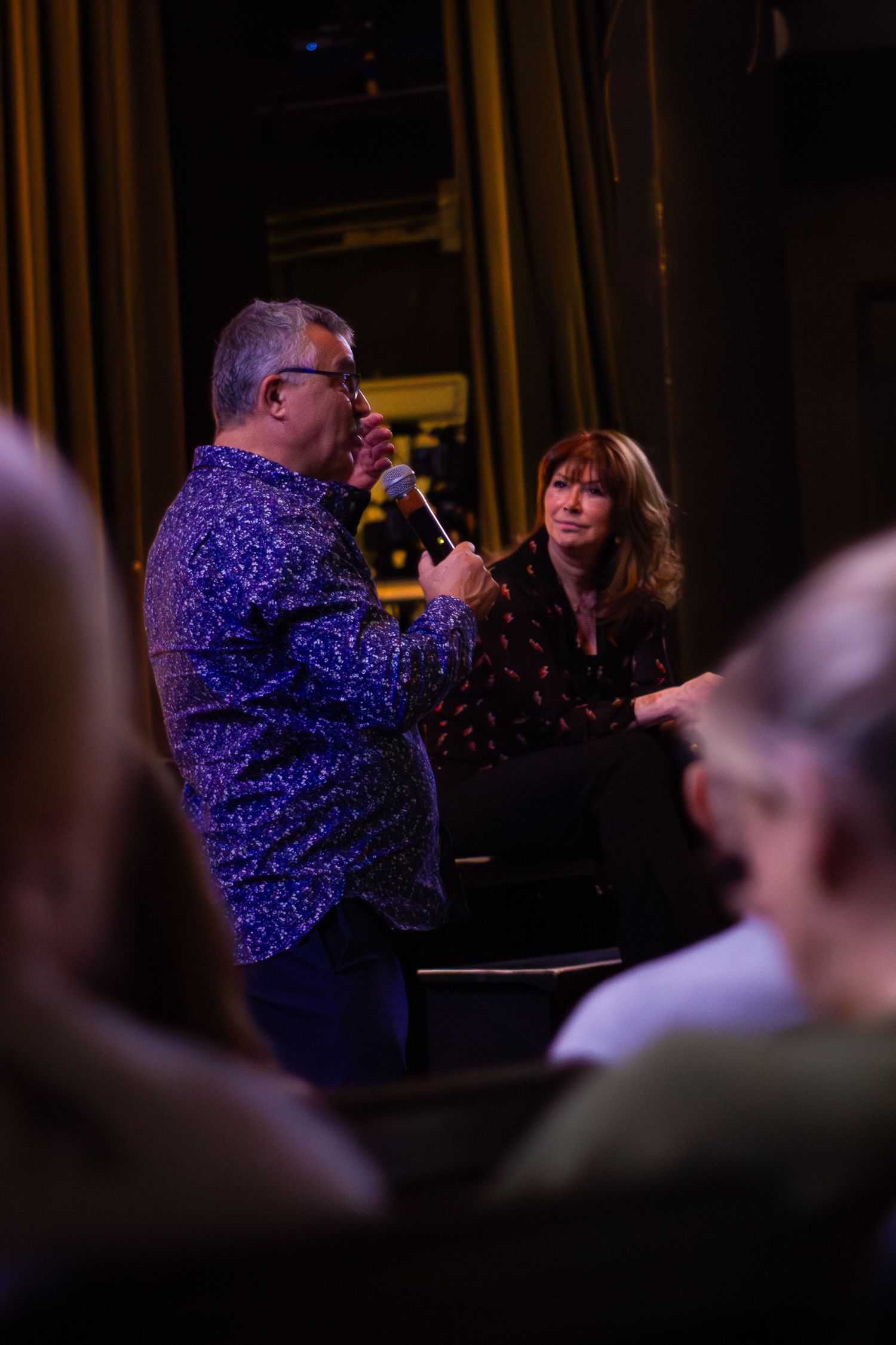 Chantal Lacroix lors d'une conférence à Québec, photographie événementielle captée par BOLEA Photographe.