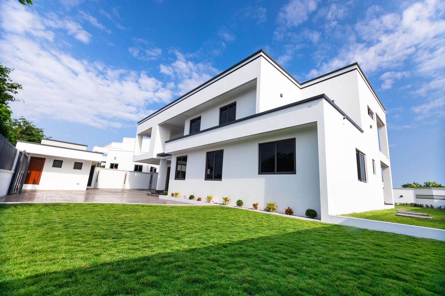 Exterior view of residential building for property listing