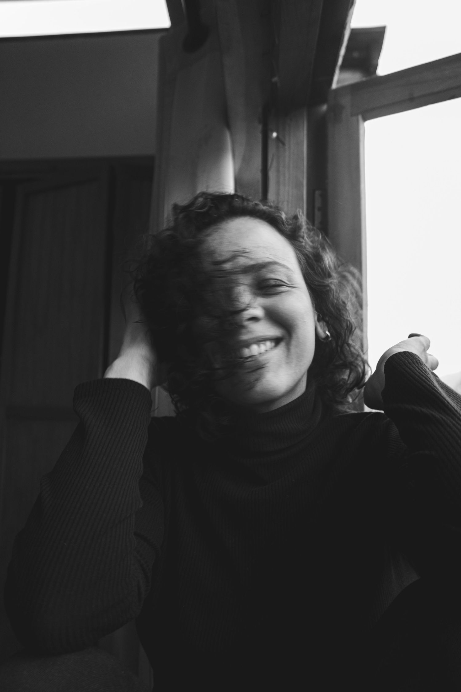 Hola, soy Juliana Rosa, fotógrafa de personas, a través de una mirada sensible y real, en Santiago, Chile.