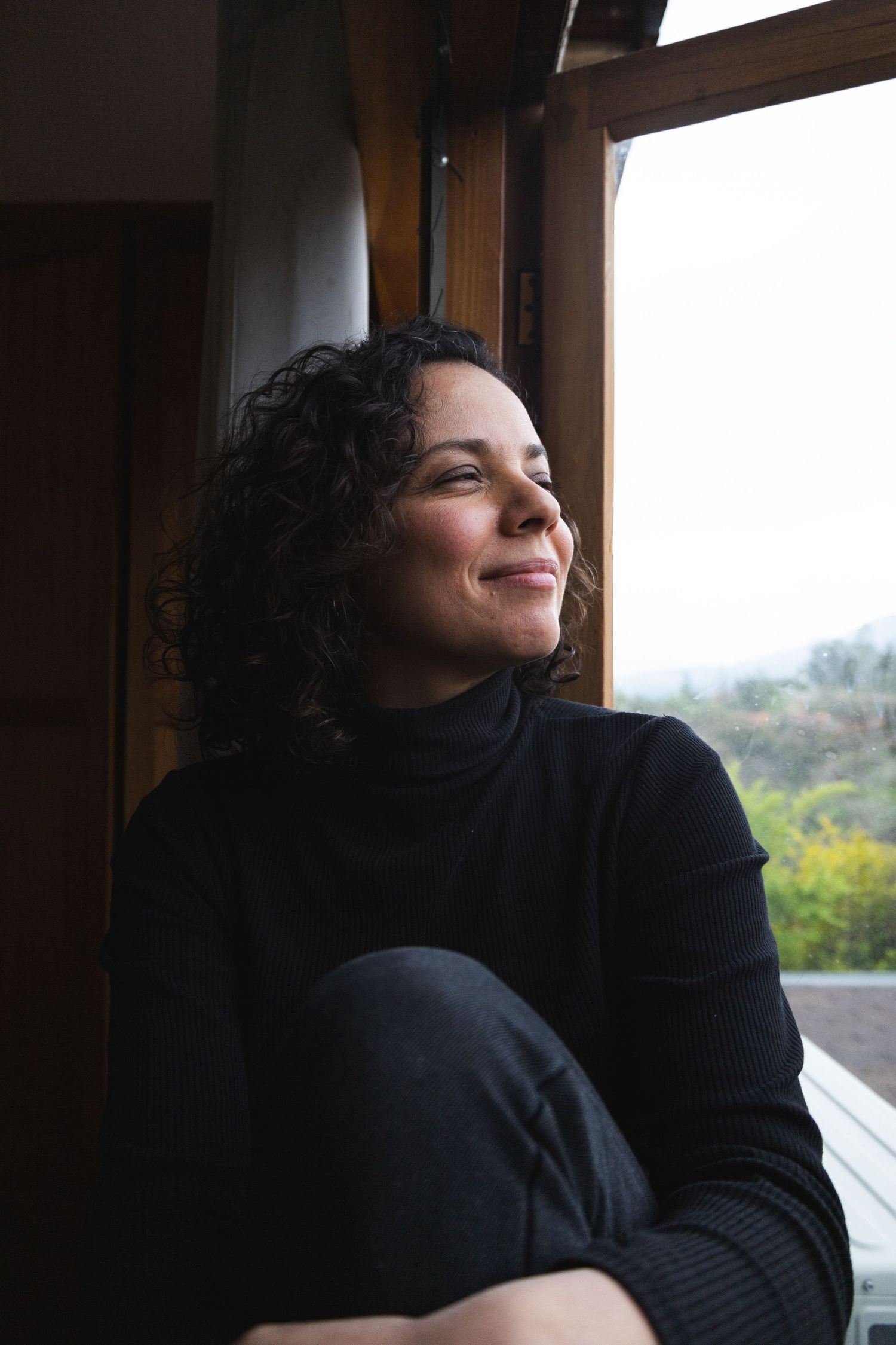 Hola, soy Juliana Rosa, fotógrafa de personas, a través de una mirada sensible y real, en Santiago, Chile.