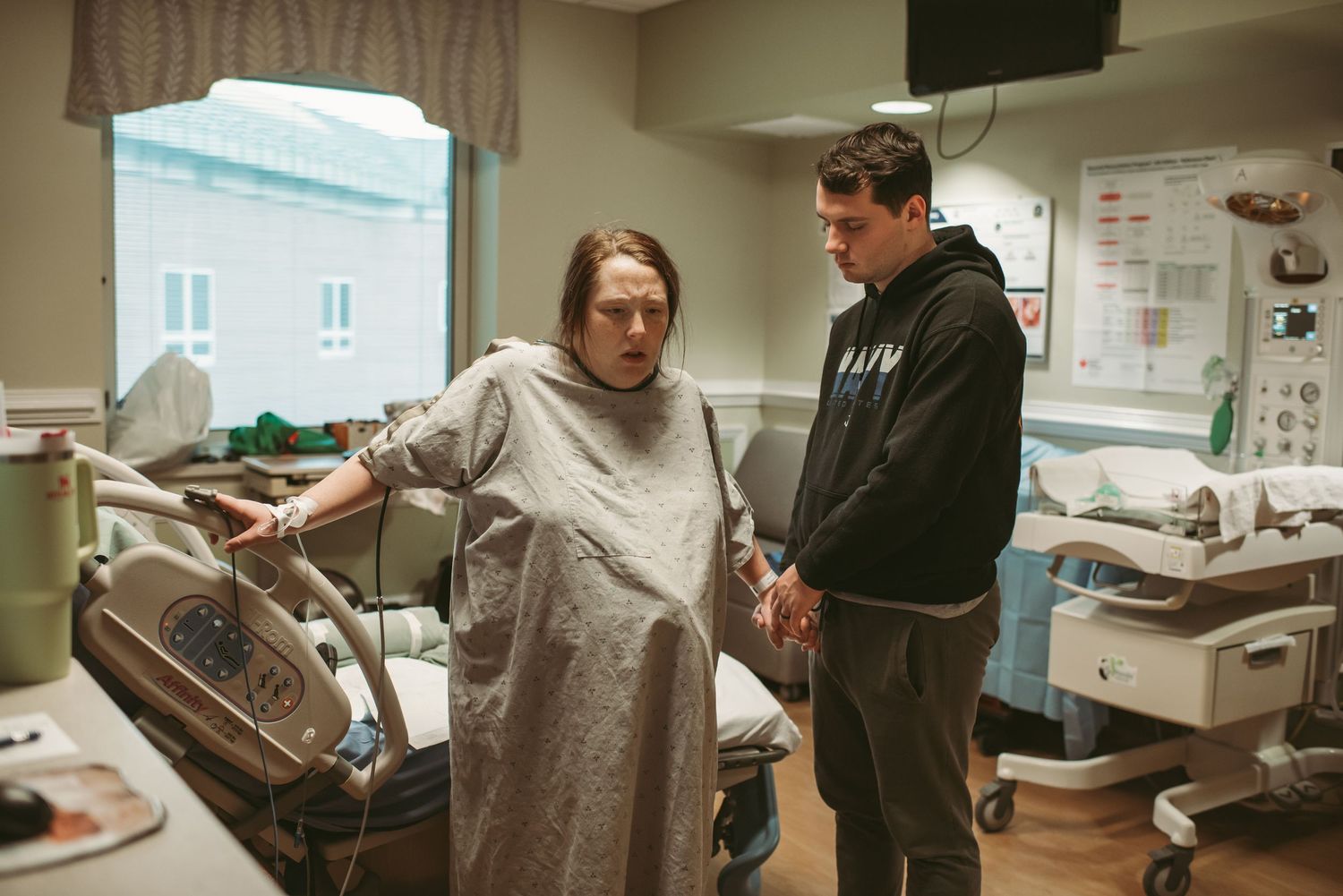 Expecting father helping laboring mother at Portsmouth Naval Hospital.