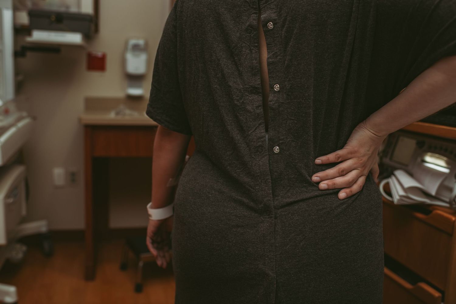 Hampton laboring mom putting pressure on her lower back due to having back contractions.