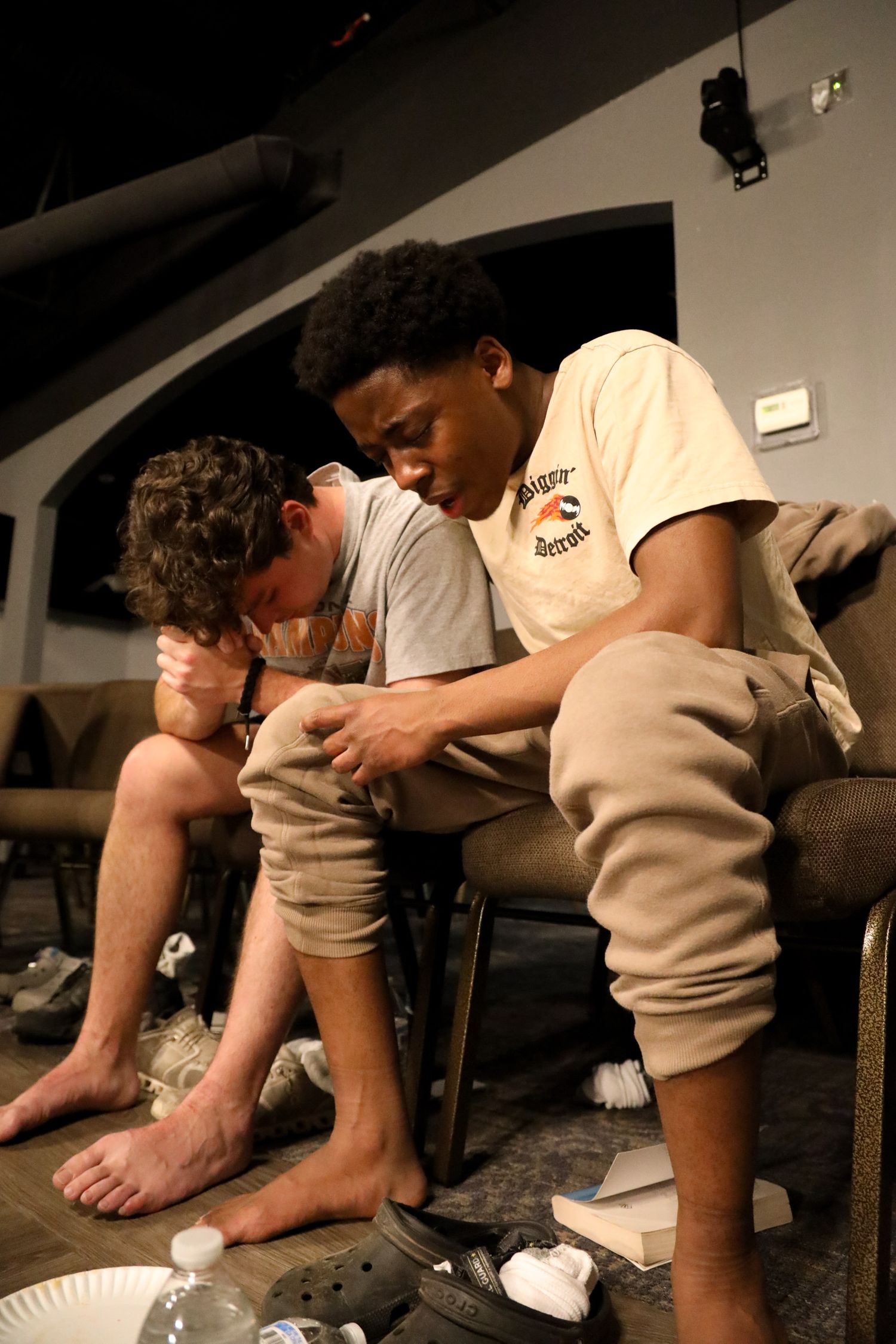 2 young men praying