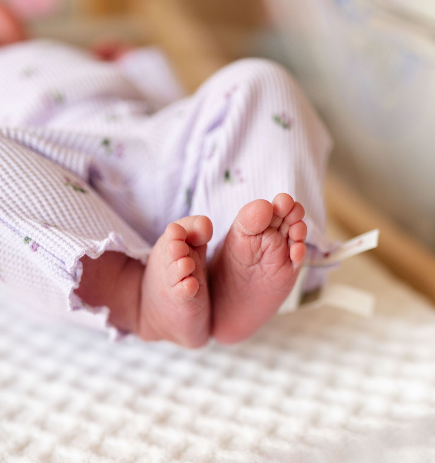 St. Louis Fresh 48 photographer capturing newborn hospital photos