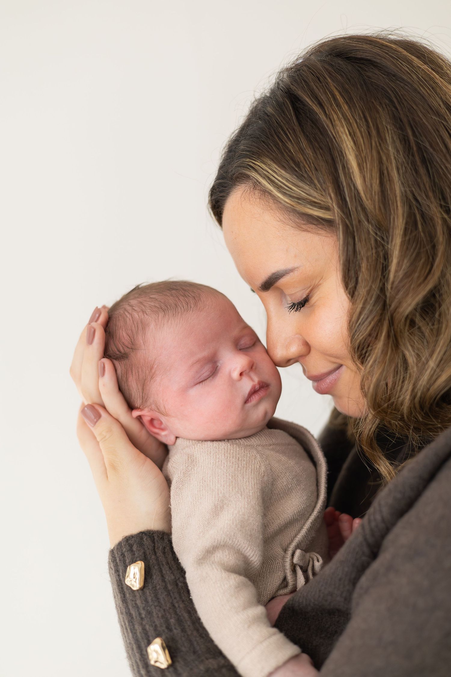 Newborn photography Nottingham simple timeless baby image neutral backdrop