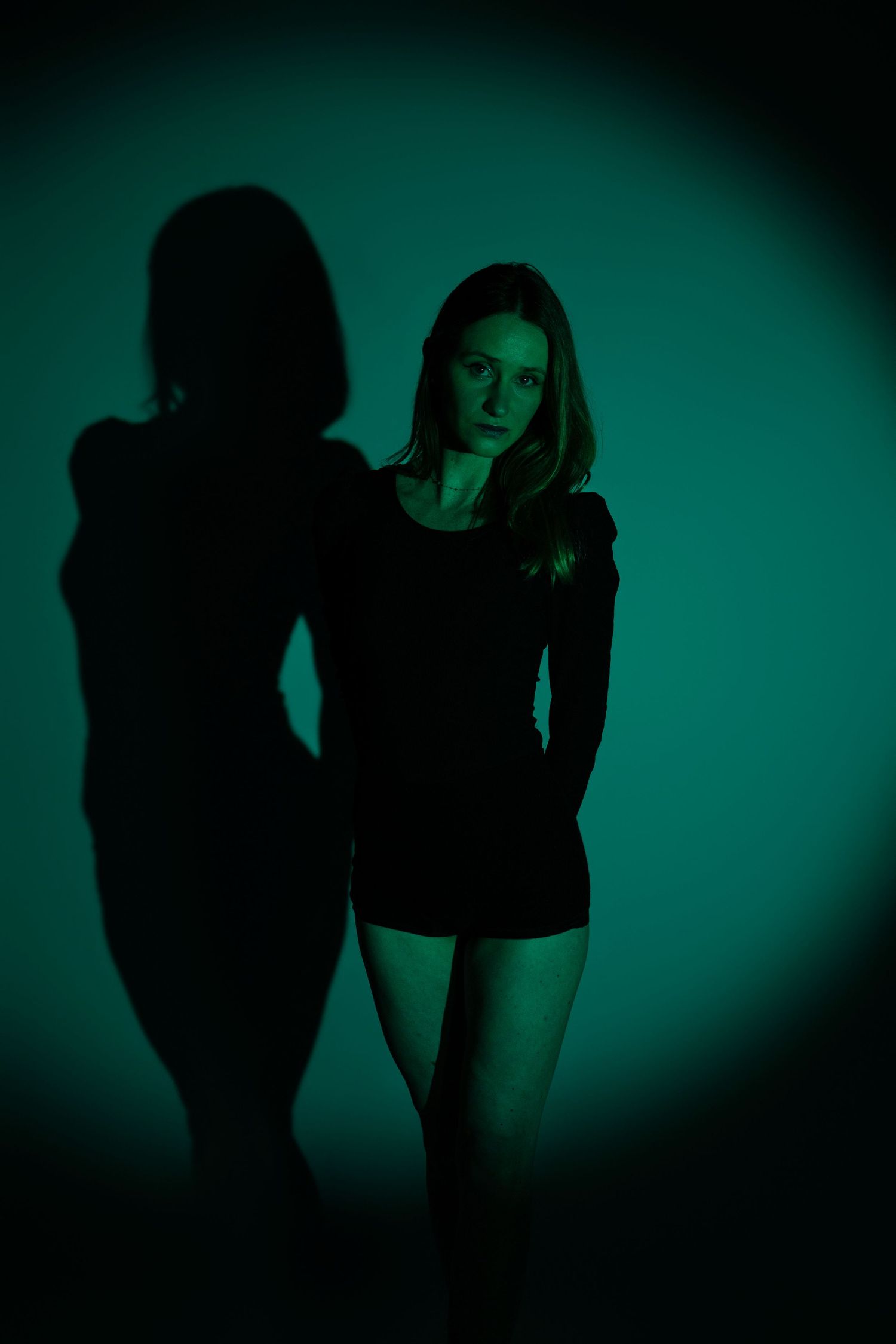 Portrait féminin réalisé dans une ambiance artistique pour révéler une nouvelle facette de soi.