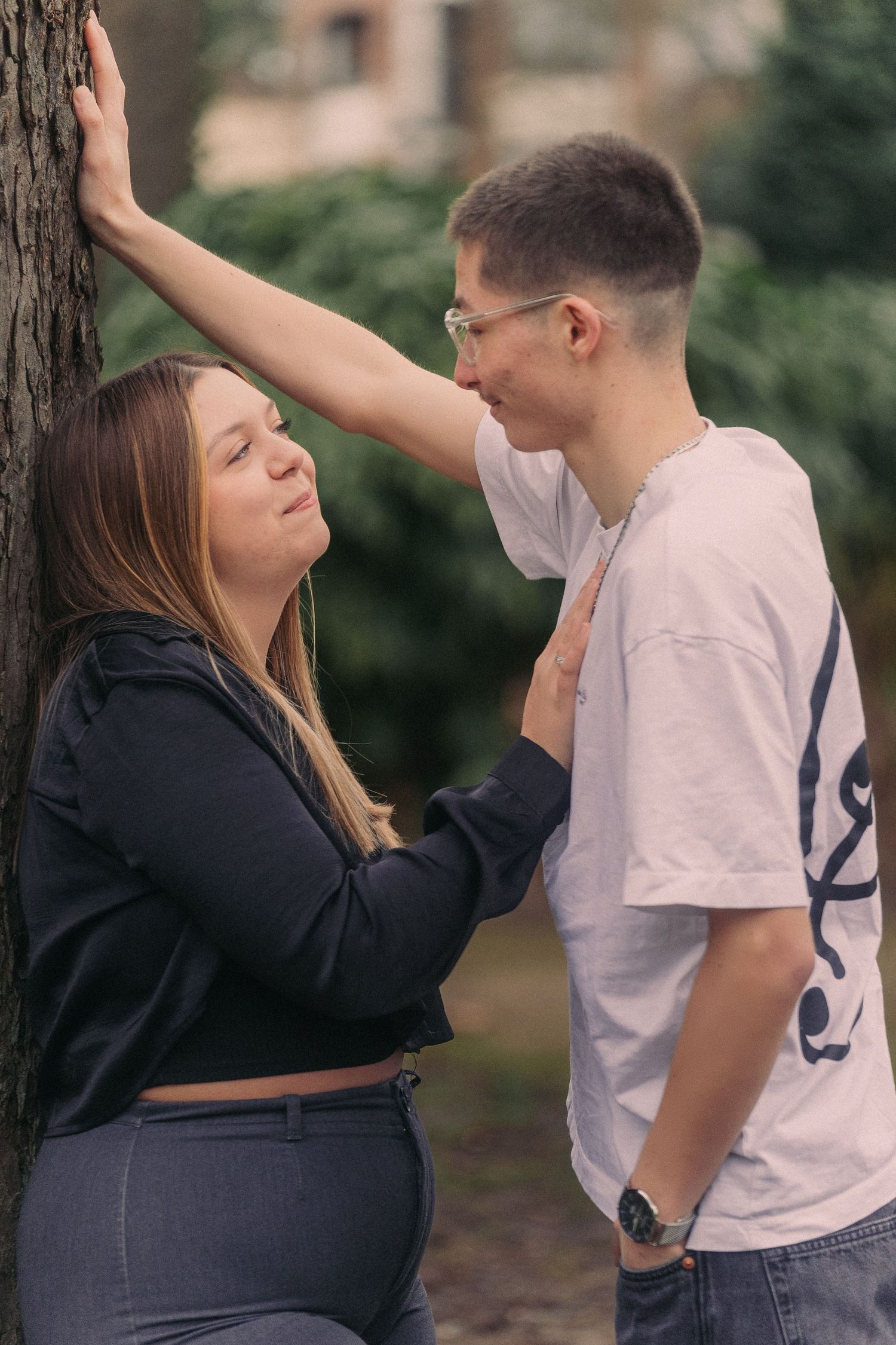 Photographie de couple créant des souvenirs intemporels à travers des images spontanées et naturelles.