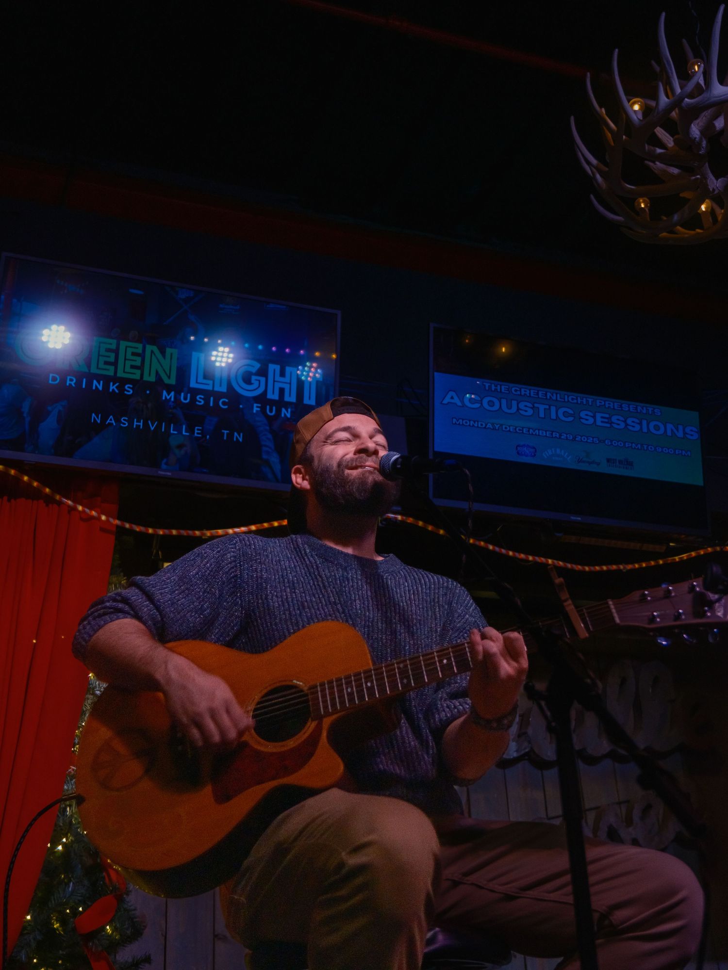 Photograph from an acoustic live music performance.