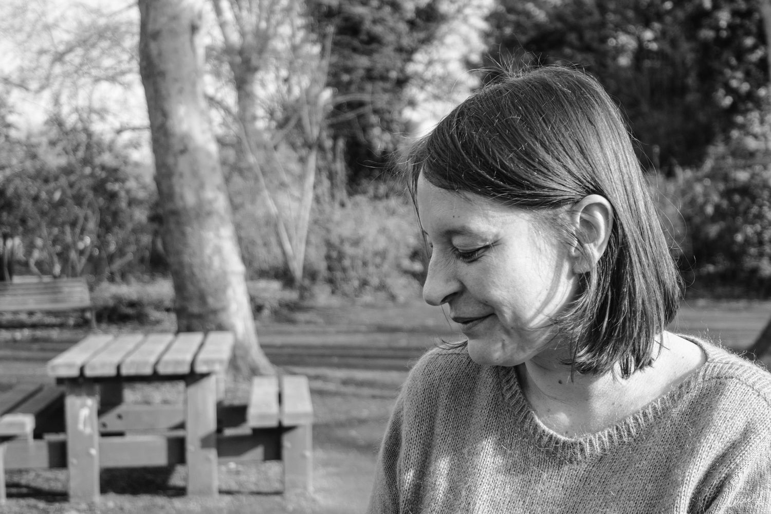 Portrait de profil d'un femme dans un parc de Lille