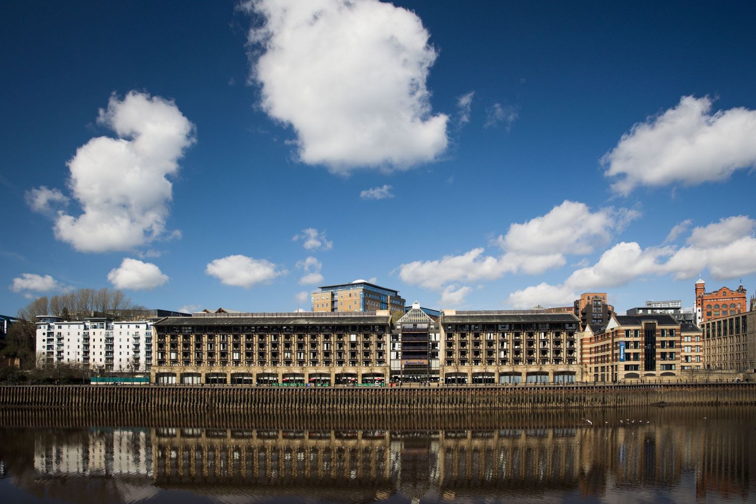 Hilton Newcastle Gateshead on the Quayside, modern North East UK wedding venue with river views, city skyline and scenic Tyne reflections