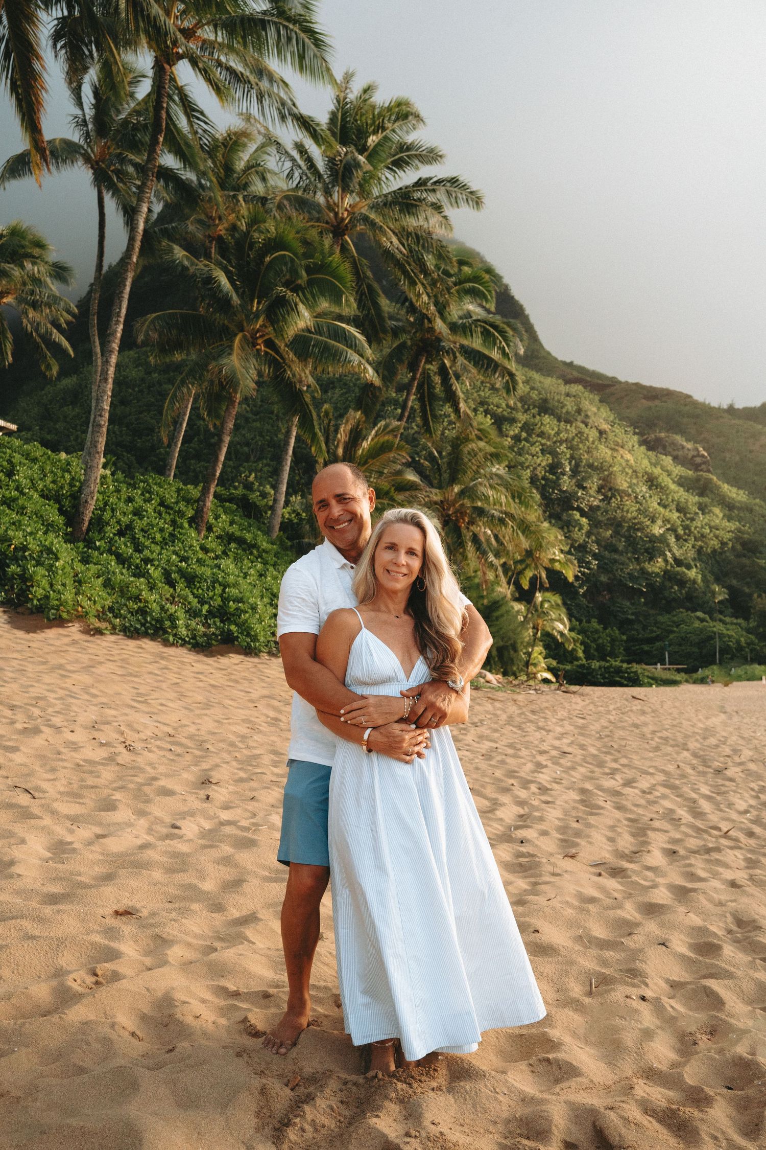 Kauai couples photographer at Tunnels Beach, notrh shore, Kauai, Hawaii