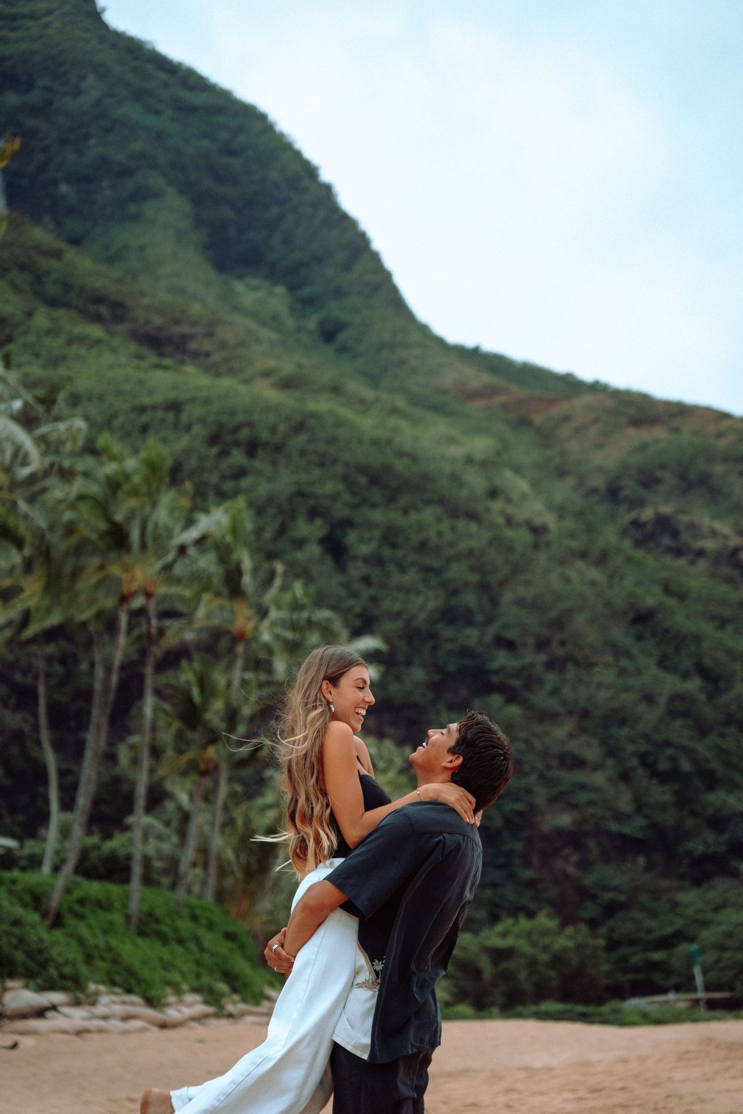 Kauai couples photographer at Tunnels Beach, notrh shore, Kauai, Hawaii