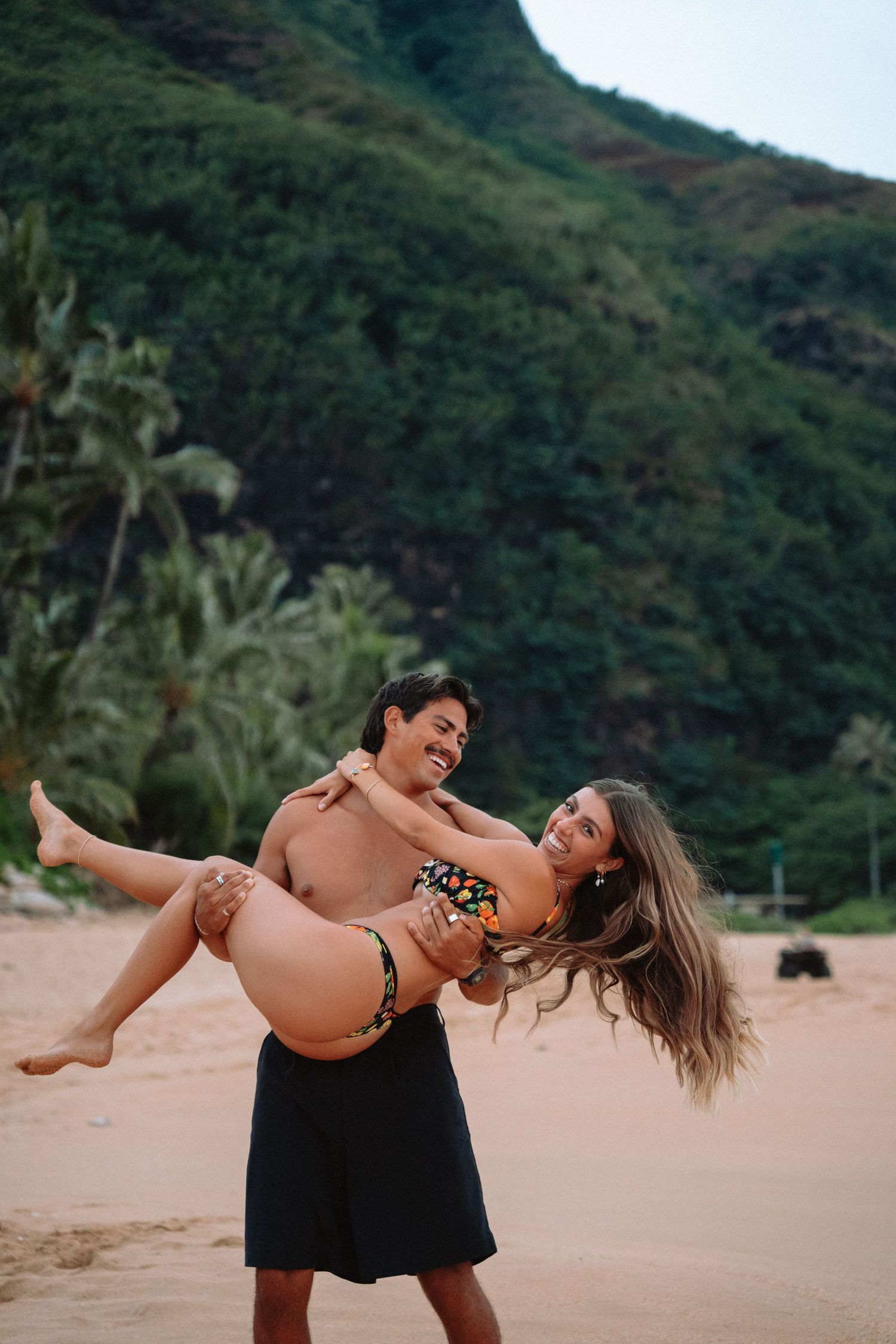 Kauai engagement photographer at Tunnels Beach, notrh shore, Kauai, Hawaii