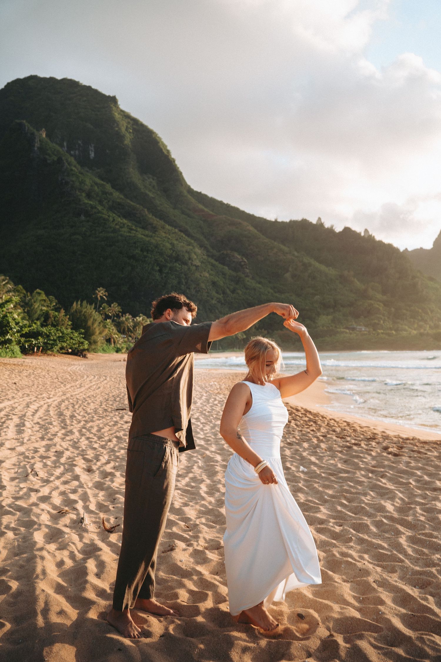 Kauai engagement photographer at Tunnels Beach, notrh shore, Kauai, Hawaii