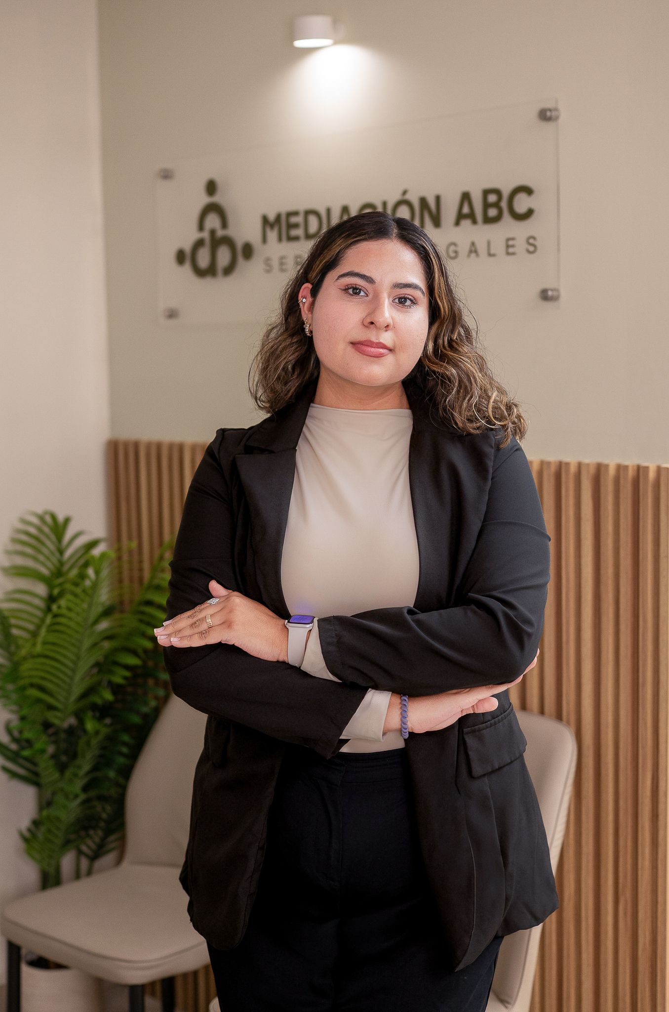 Retrato profesional de una integrante de Mediación ABC y Servicios Legales en Tijuana.