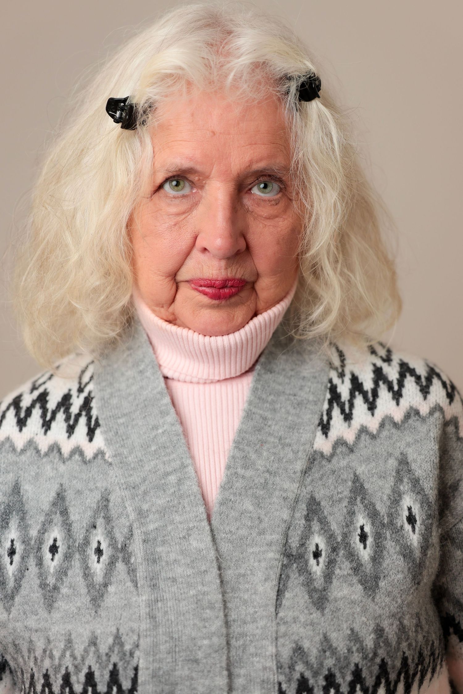 Close-up portraits showing various expressions while wearing a Nordic-style gray sweater and pink top.