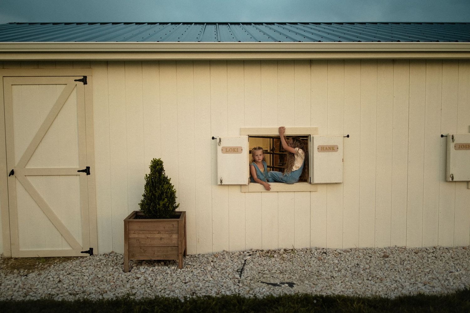 A series of six minimalist architectural photographs showing exterior walls, gravel, and structural details in muted tones.