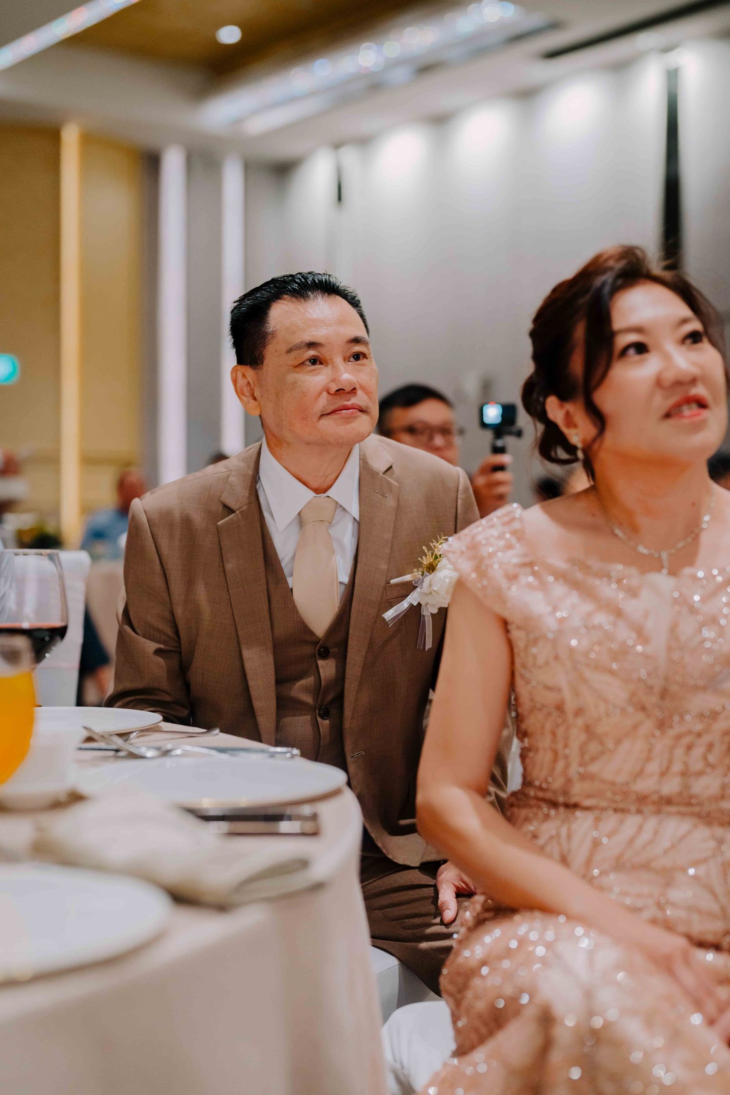 emotional moment at sofitel singapore wedding