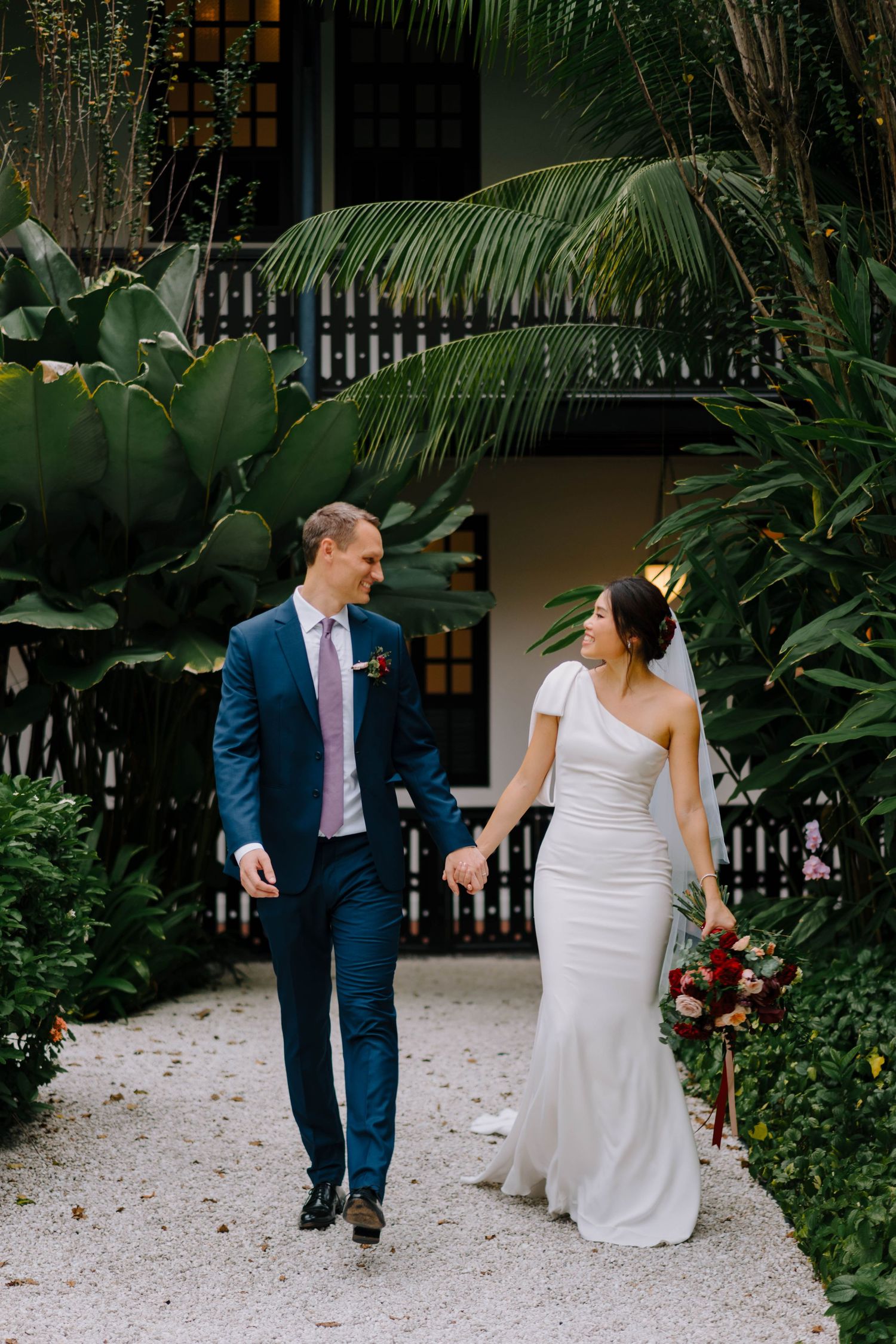garden wedding at raffles hotel lawn