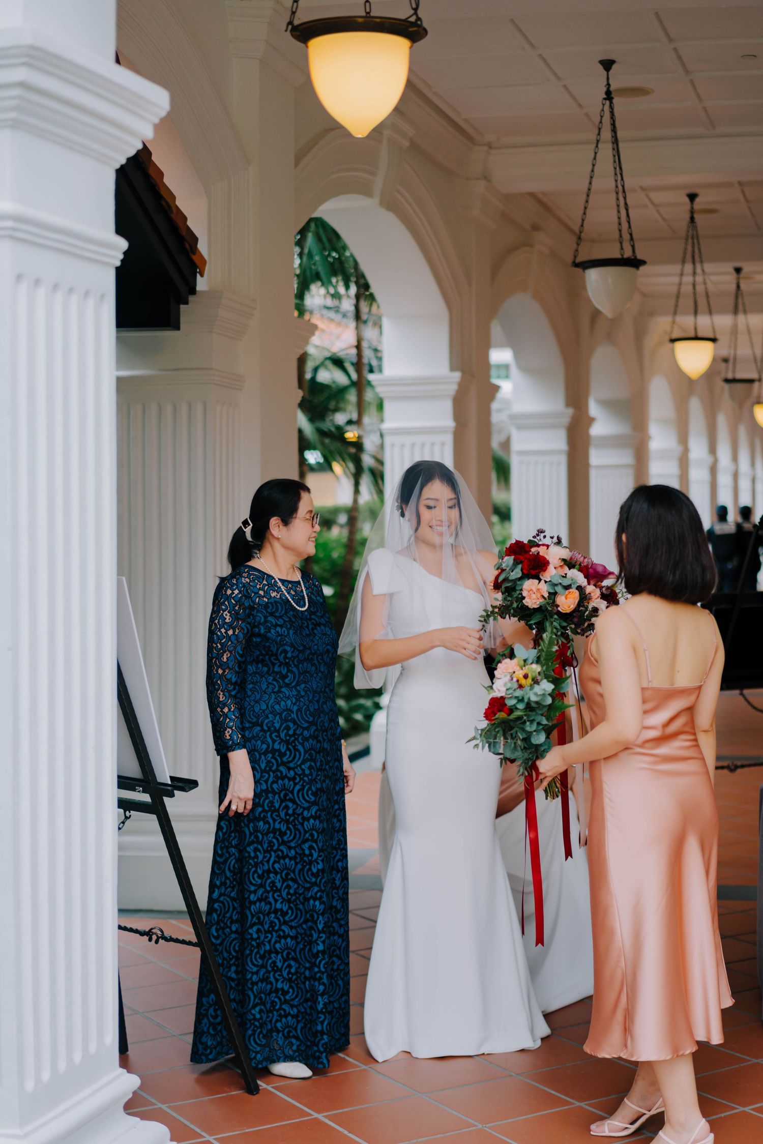 raffles hotel lawn wedding photographer