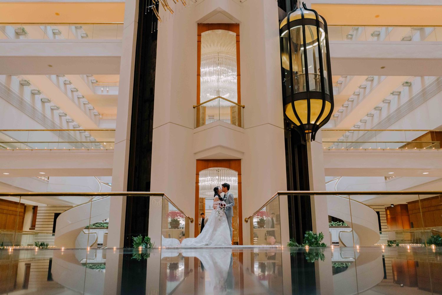 modern wedding at conrad singapore orchard hotel
