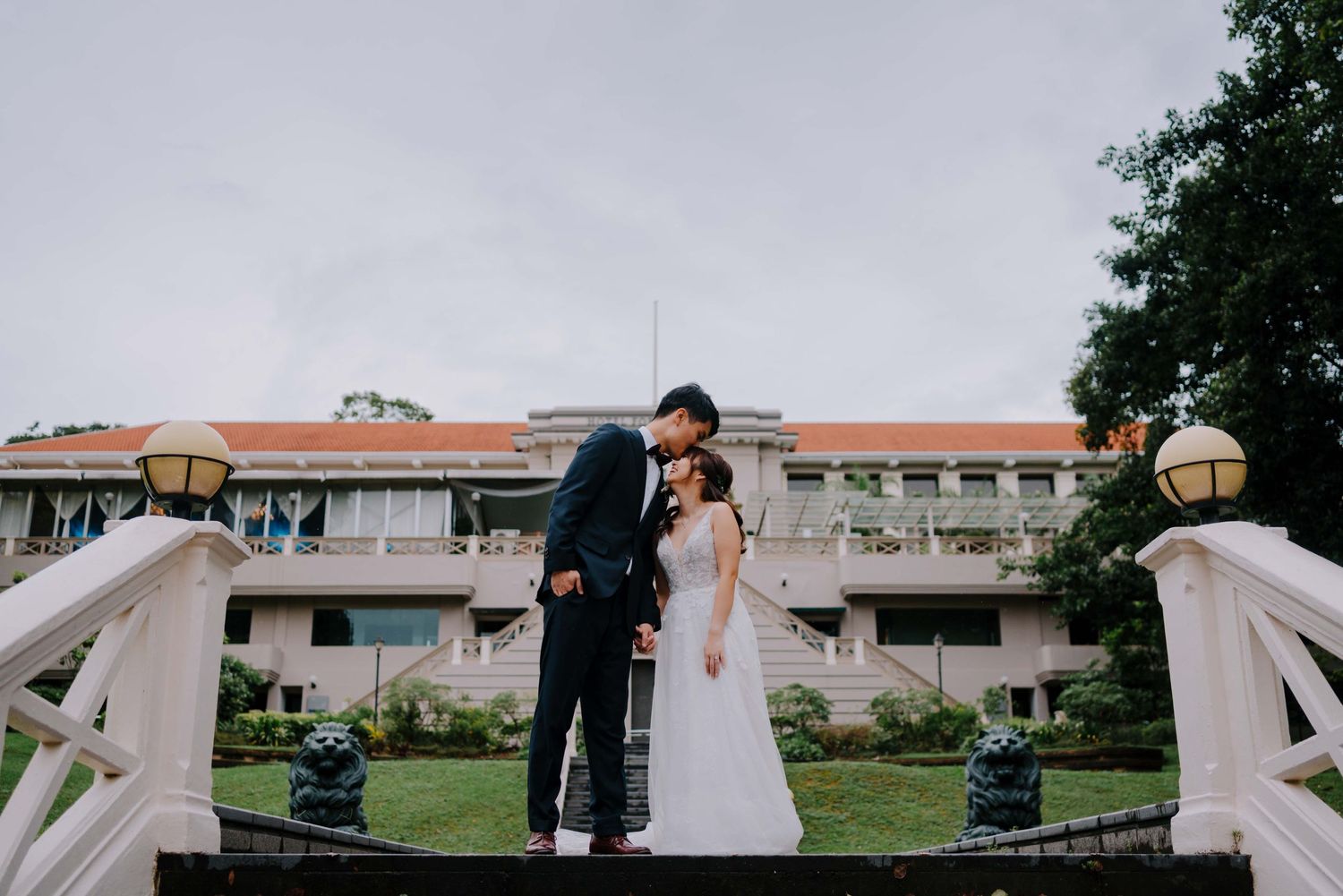 wedding photoshoot at fort canning park singapore