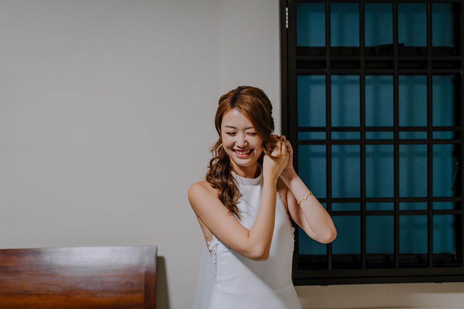wedding bride in alerisa gown