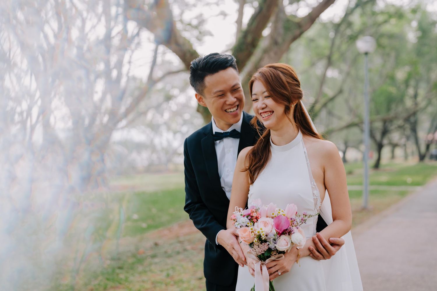 bedok reservoir outdoor couple photoshoot
