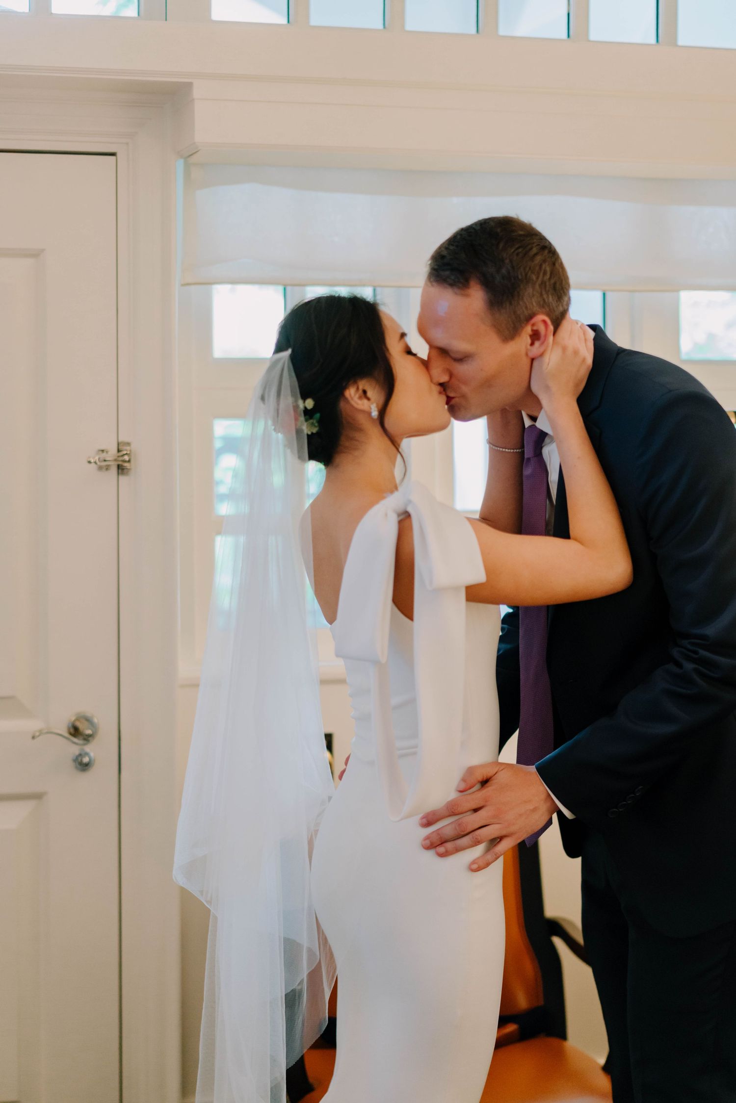 lawn wedding at raffles hotel singapore photographer