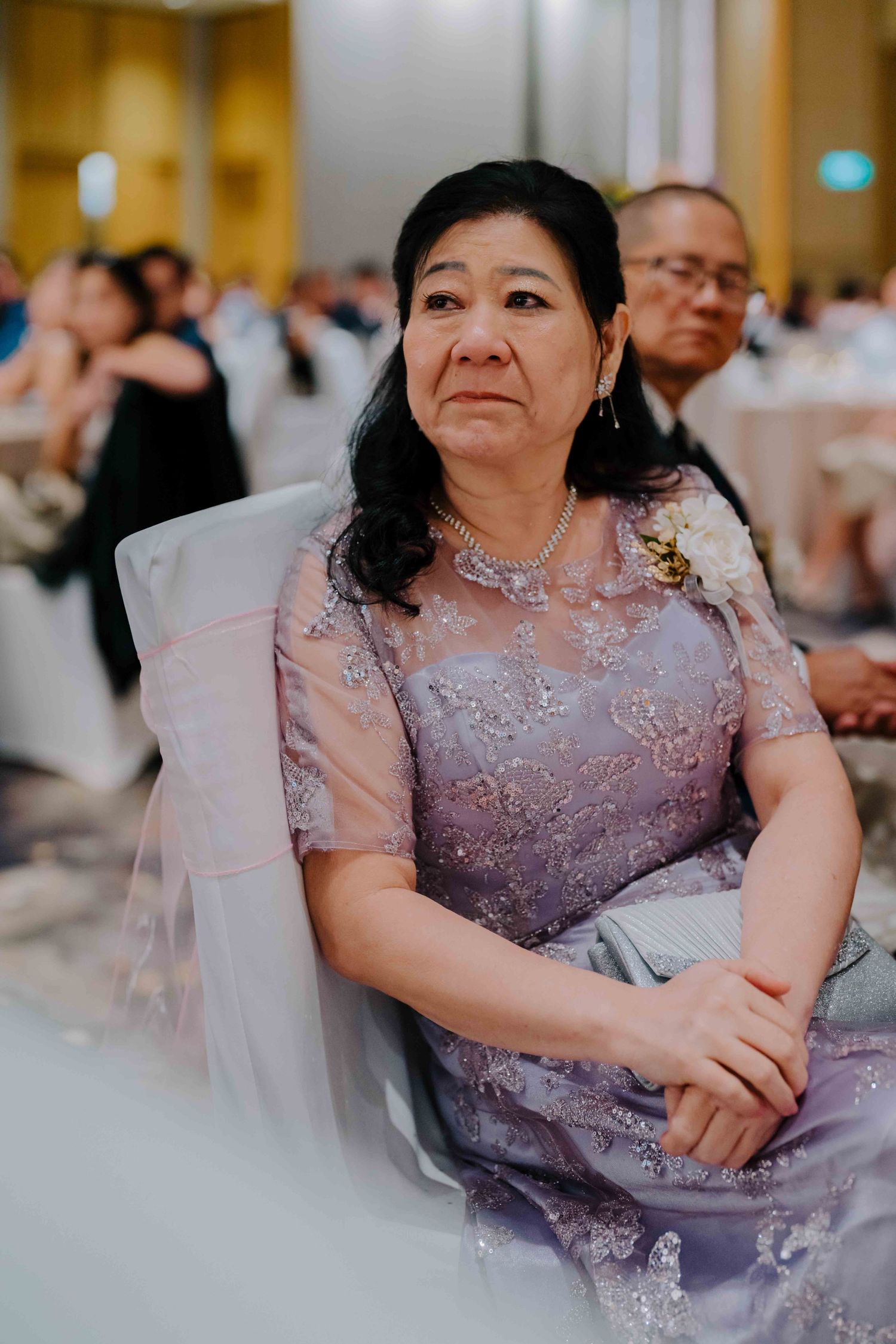 emotional moment at sofitel singapore wedding