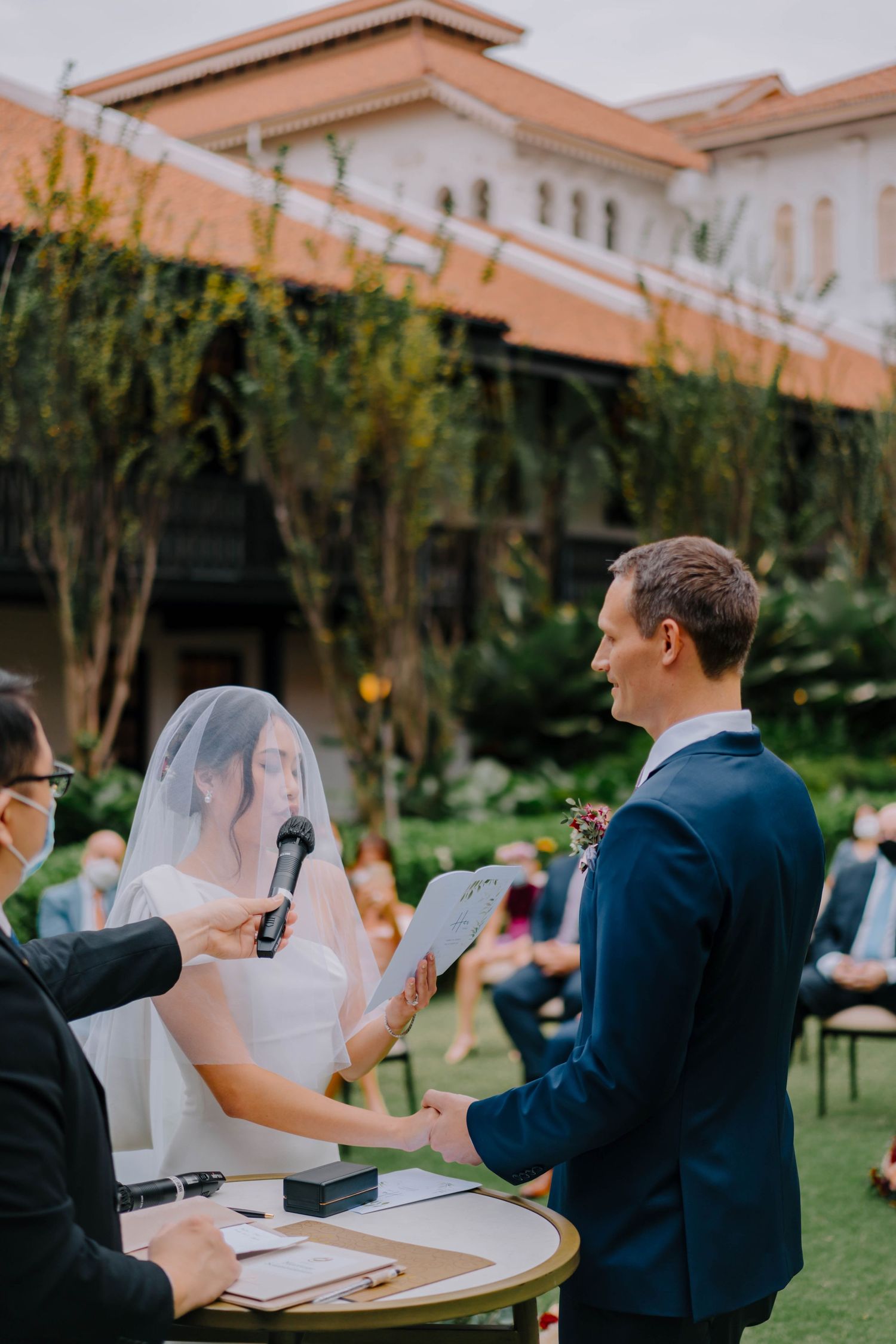 outdoor garden wedding at raffles hotel singapore