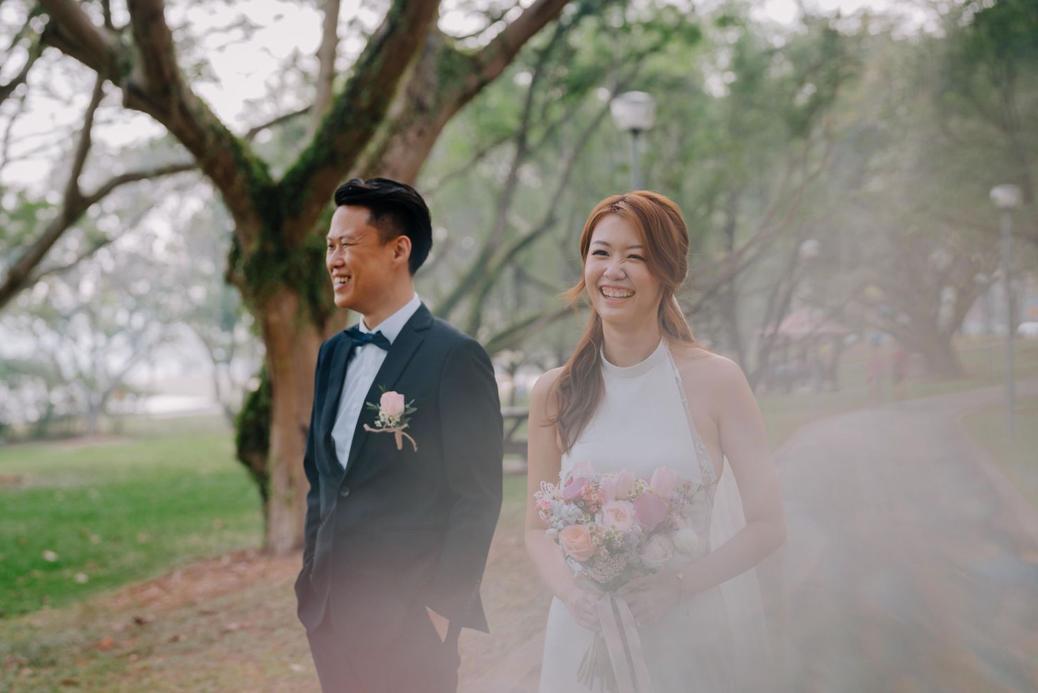 bedok reservoir outdoor couple photoshoot