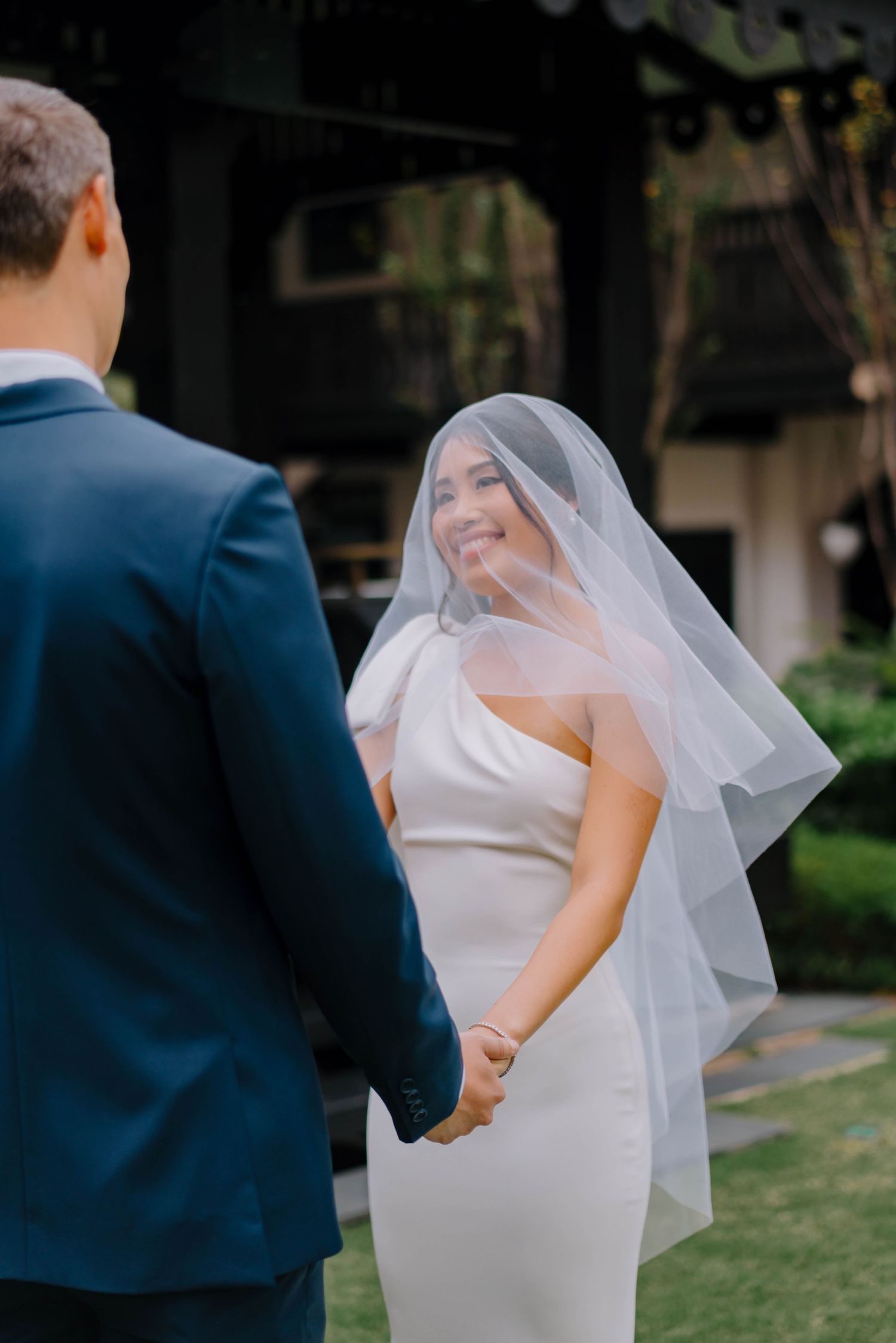 intimate and candid wedding photography at raffles hotel by a documentary-style wedding photographer