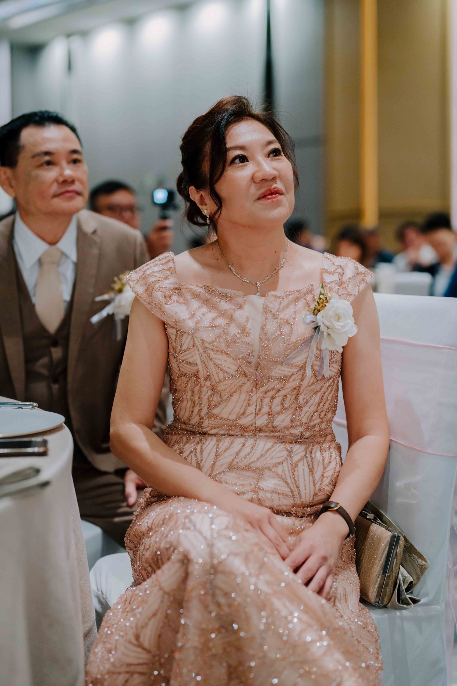 emotional moment at sofitel singapore wedding
