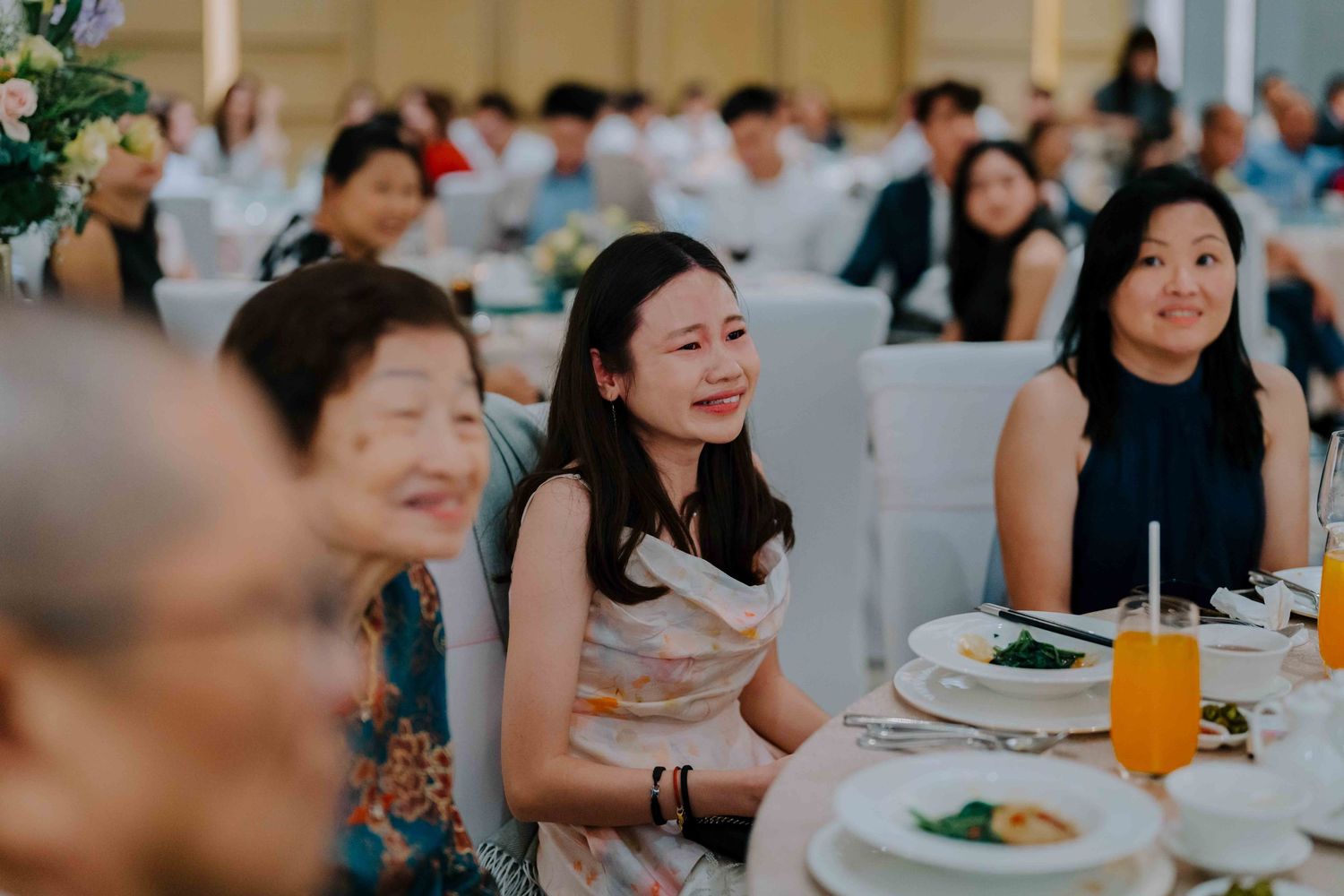 emotional moment at sofitel singapore wedding