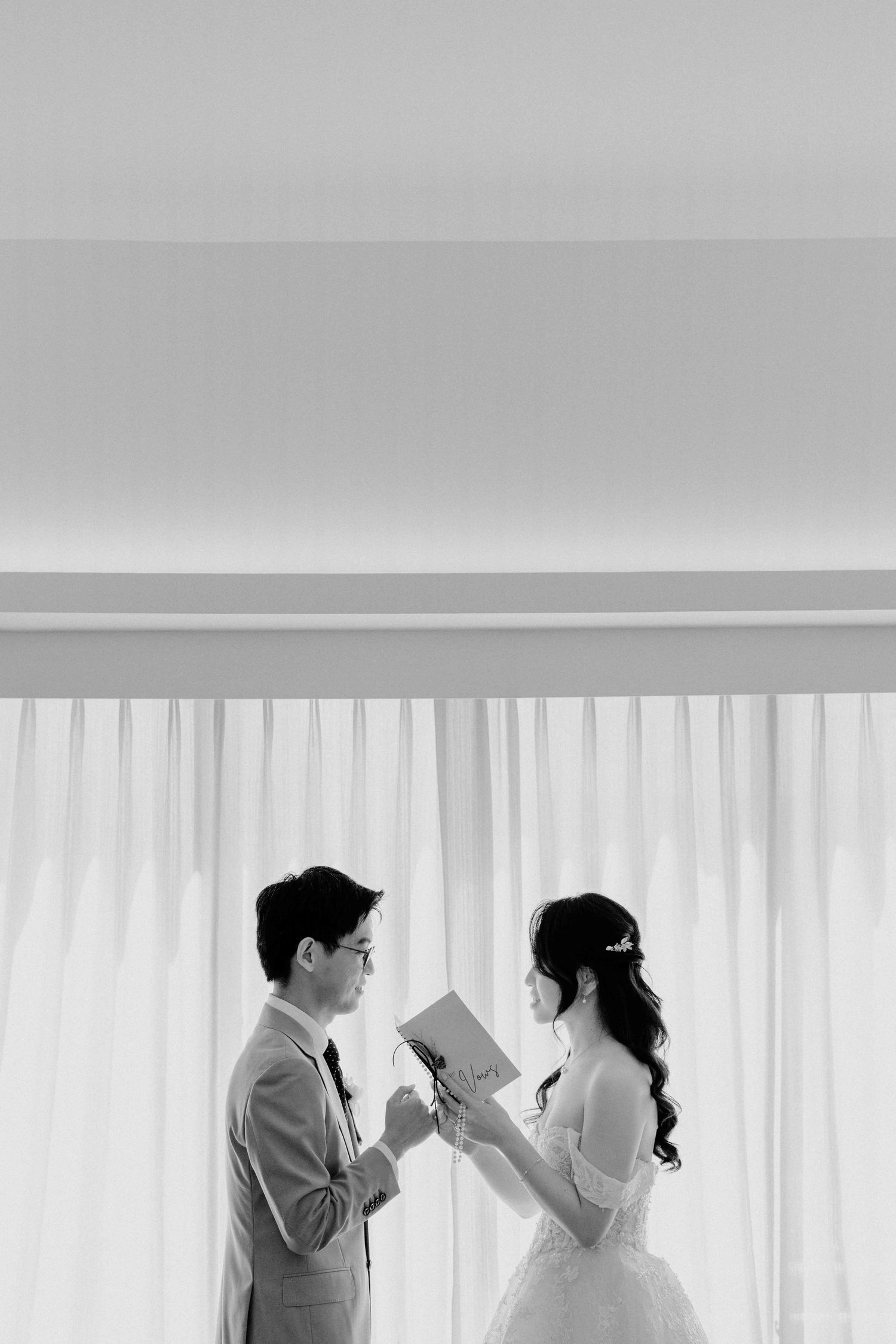 intimate wedding photographer at conrad singapore orchard hotel