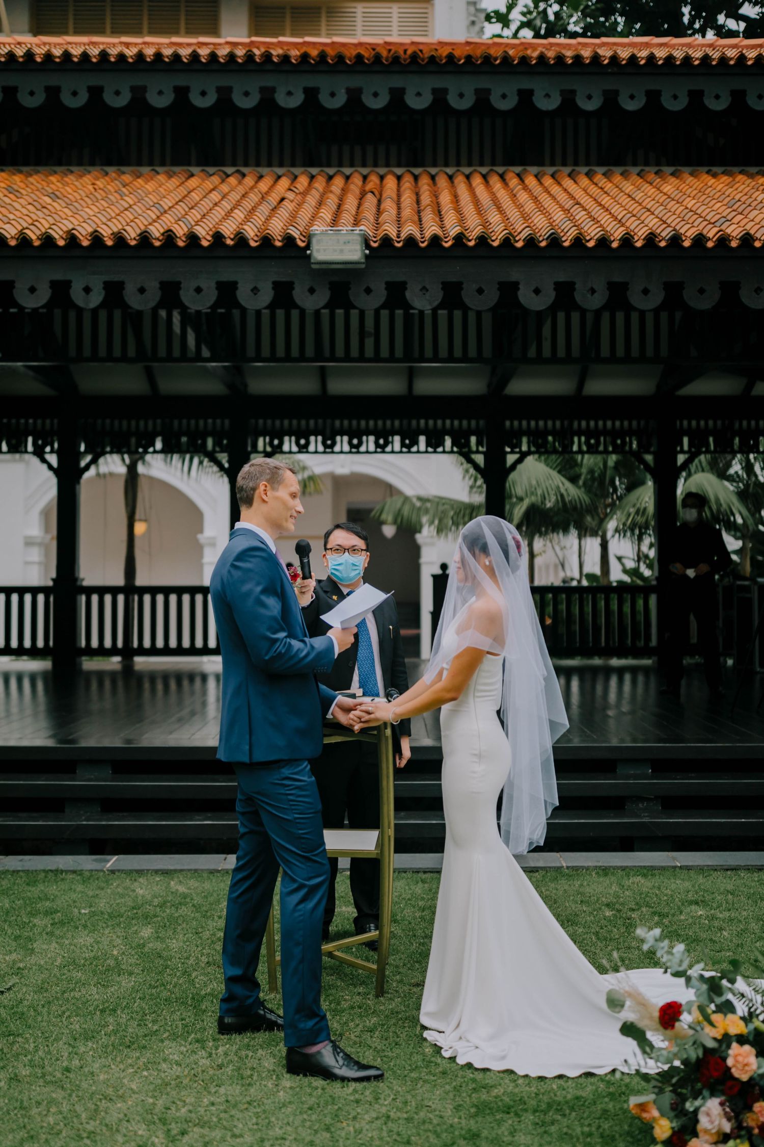 outdoor ROM ceremony at raffles hotel