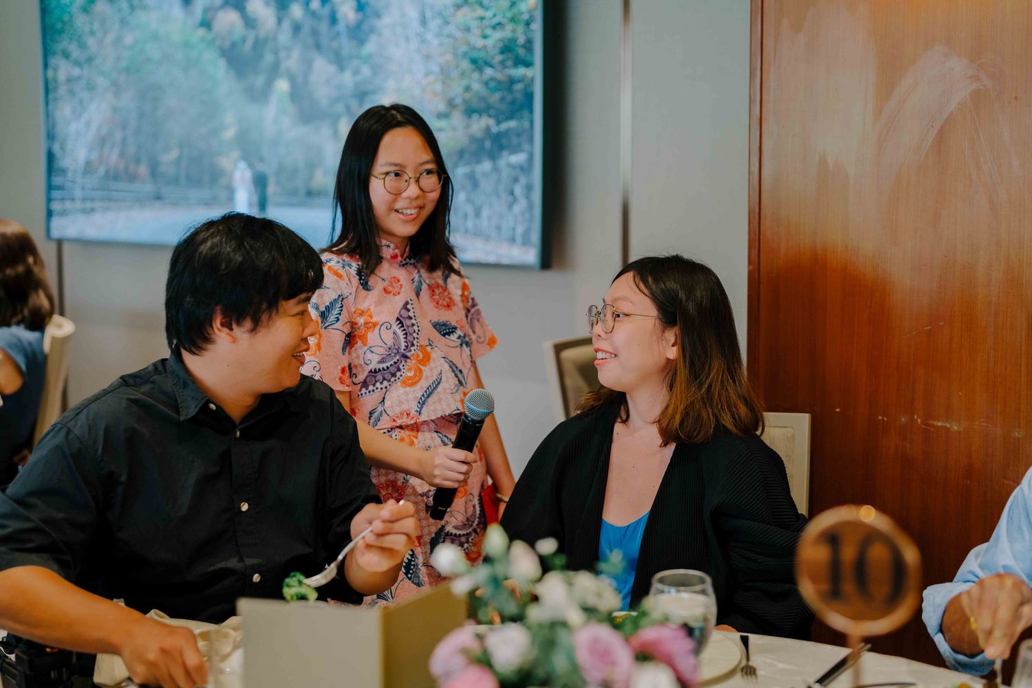 intimate and candid wedding photography at conrad singapore orchard hotel