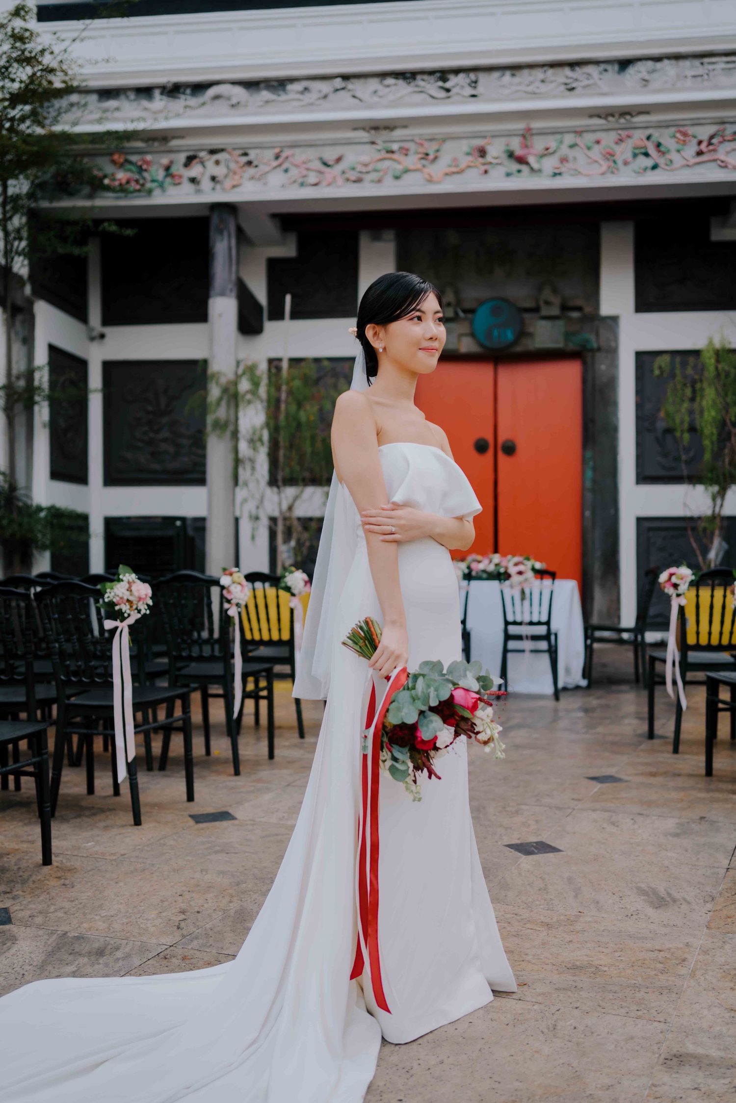 bride on wedding day at riverhouse singapore